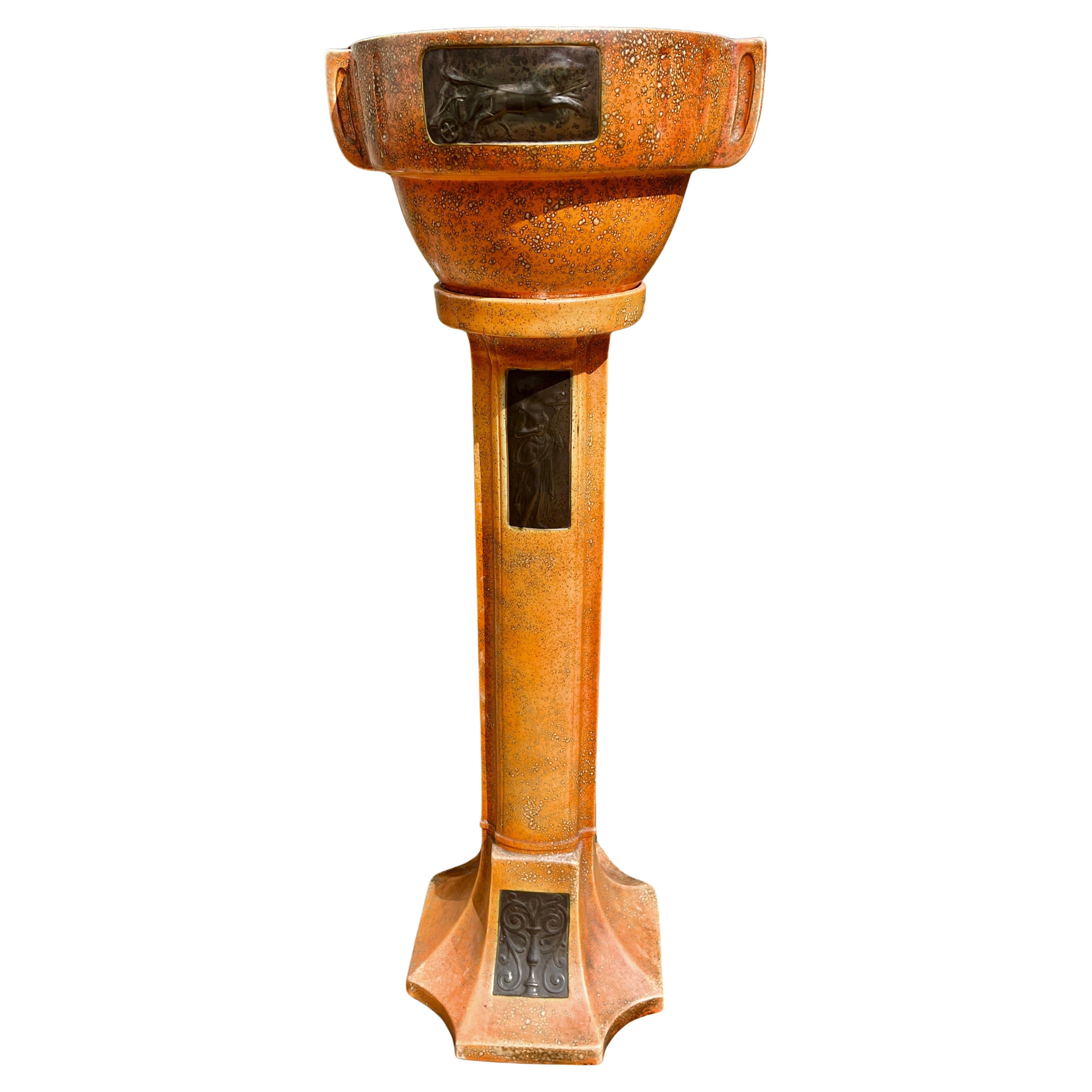 Stil von Delphin Massier Majolika Jardinière 'Pflanzgefäß und Stand Nummer. 7825 im Angebot