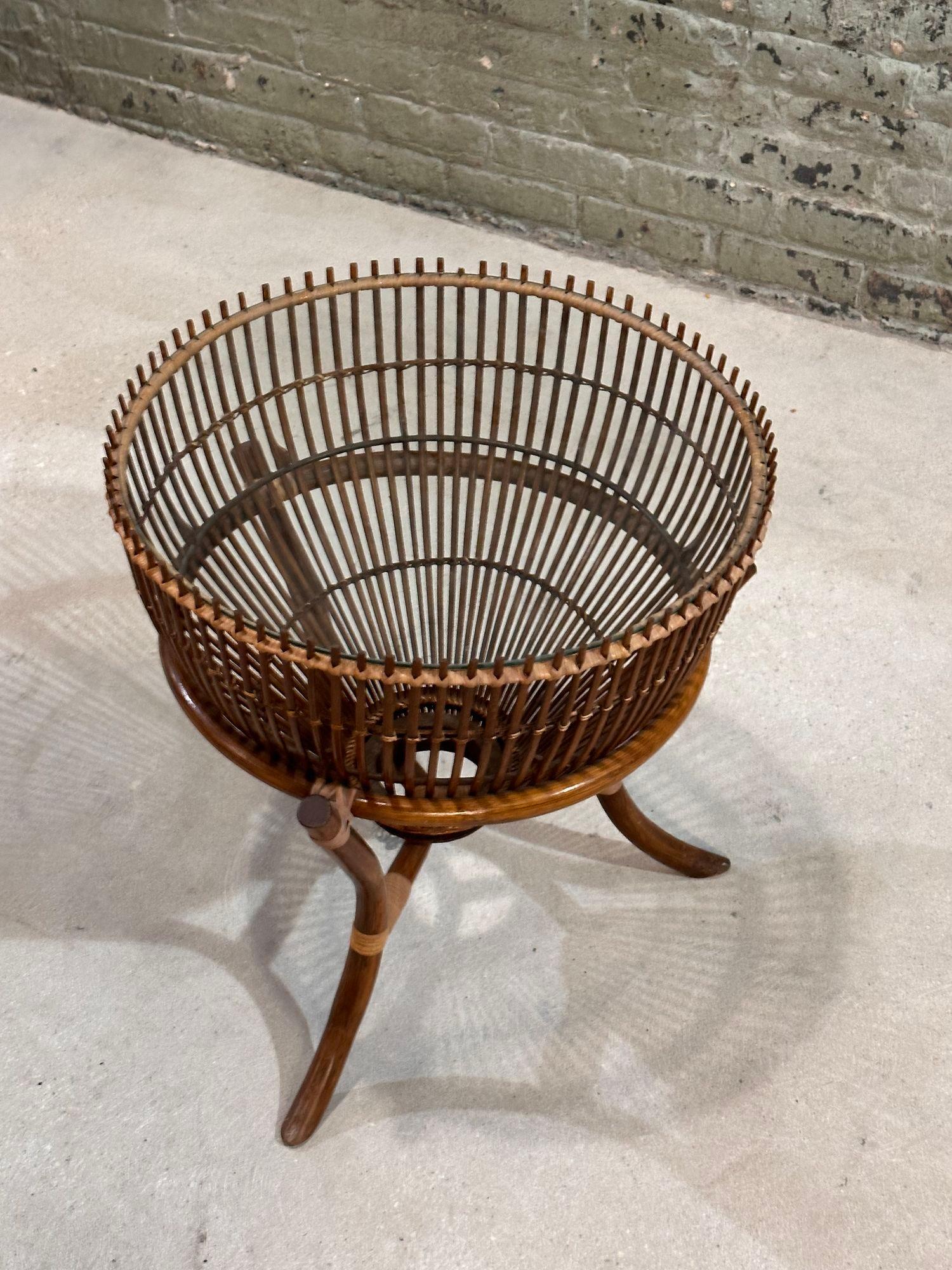Italian Style of Franco Albini Rattan Fishing Basket Side/End Table, 1960 For Sale
