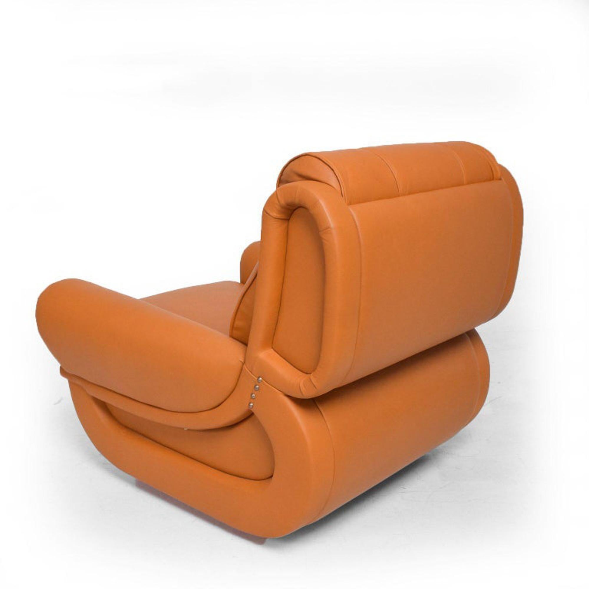 1960s Munari Italian Leather Lounge Chairs Restored For Sale 1