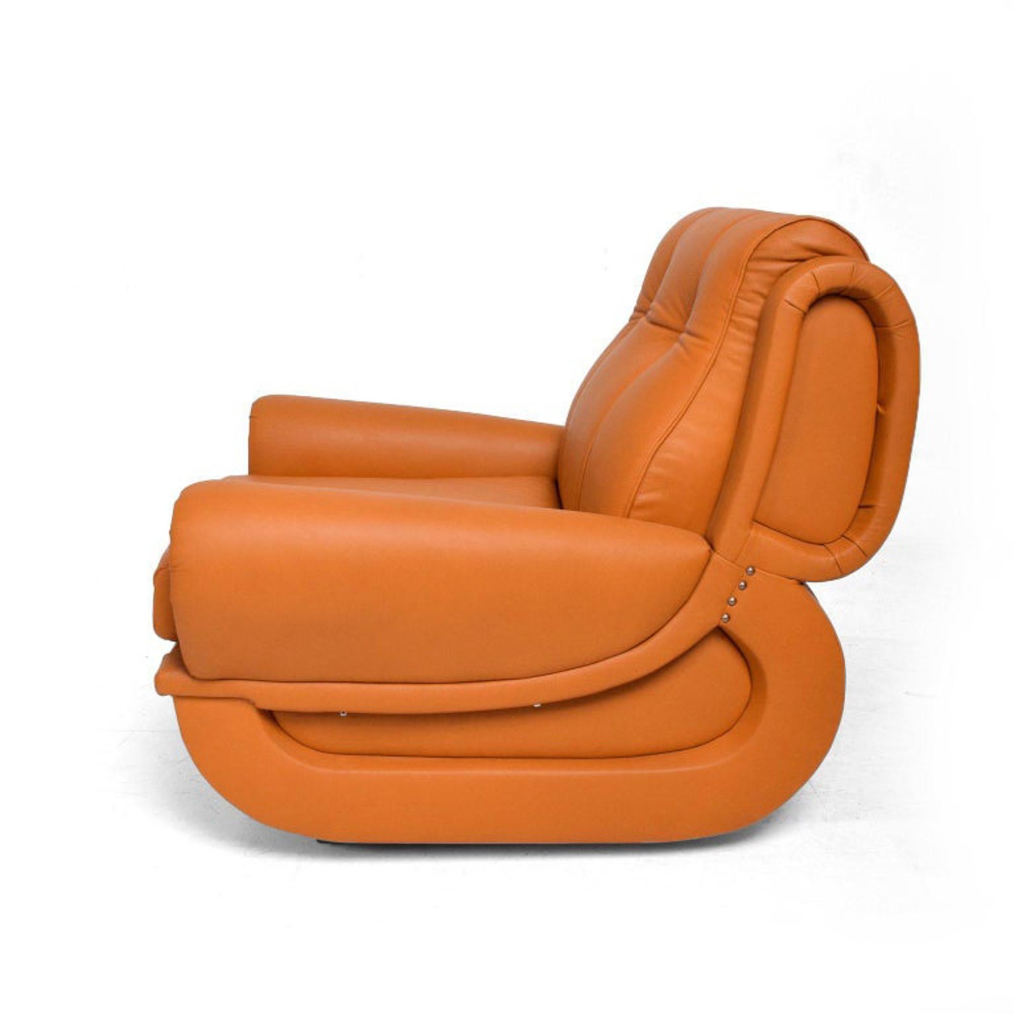 1960s Munari Italian Leather Lounge Chairs Restored For Sale 2