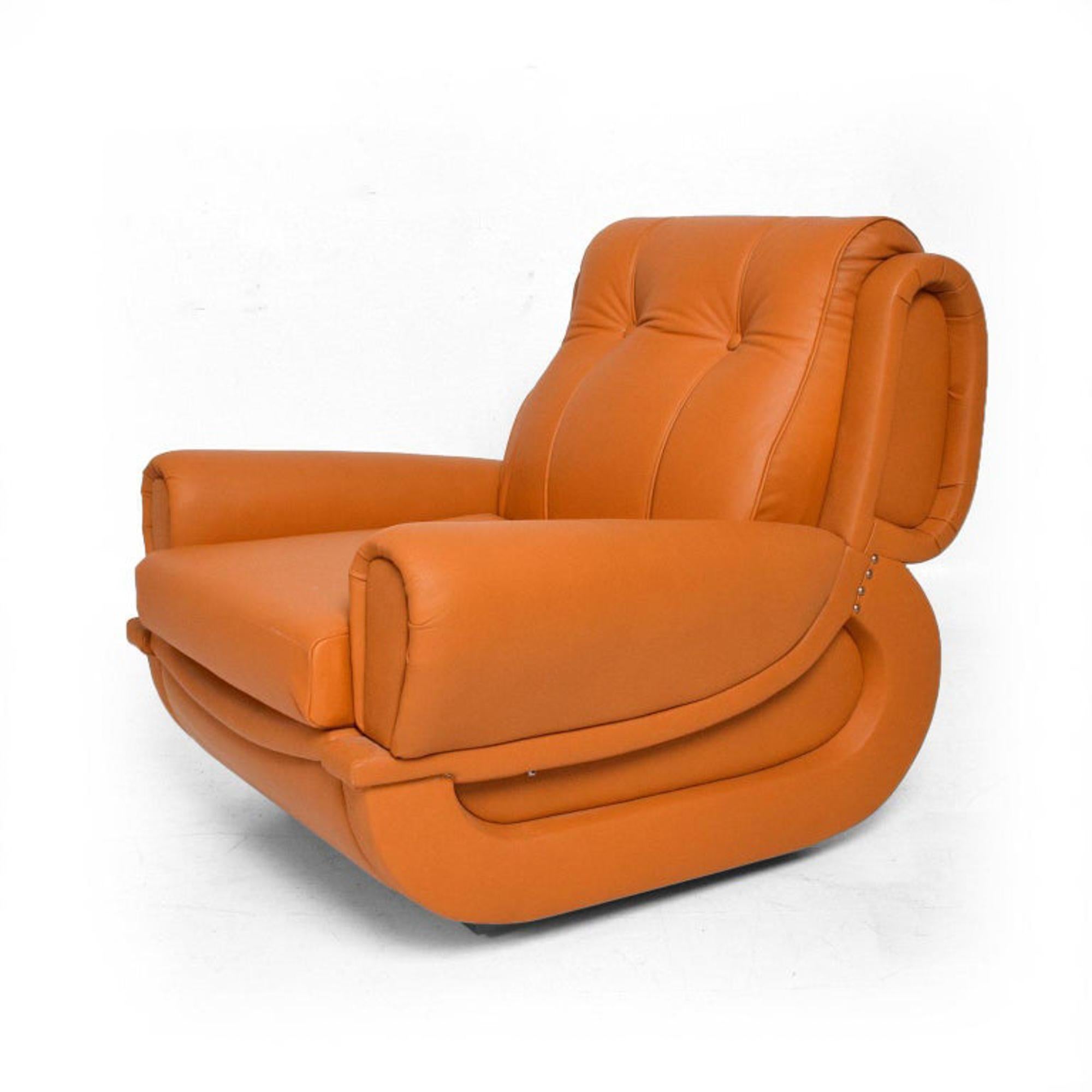1960s Munari Italian Leather Lounge Chairs Restored For Sale 3