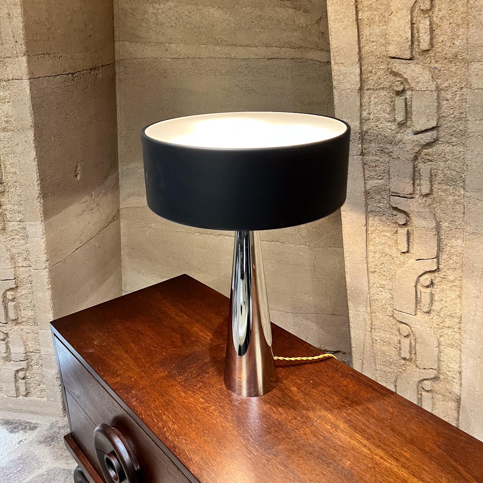 Style of Laurel Lamp Co Modern Chrome Table Lamp Pair For Sale 9