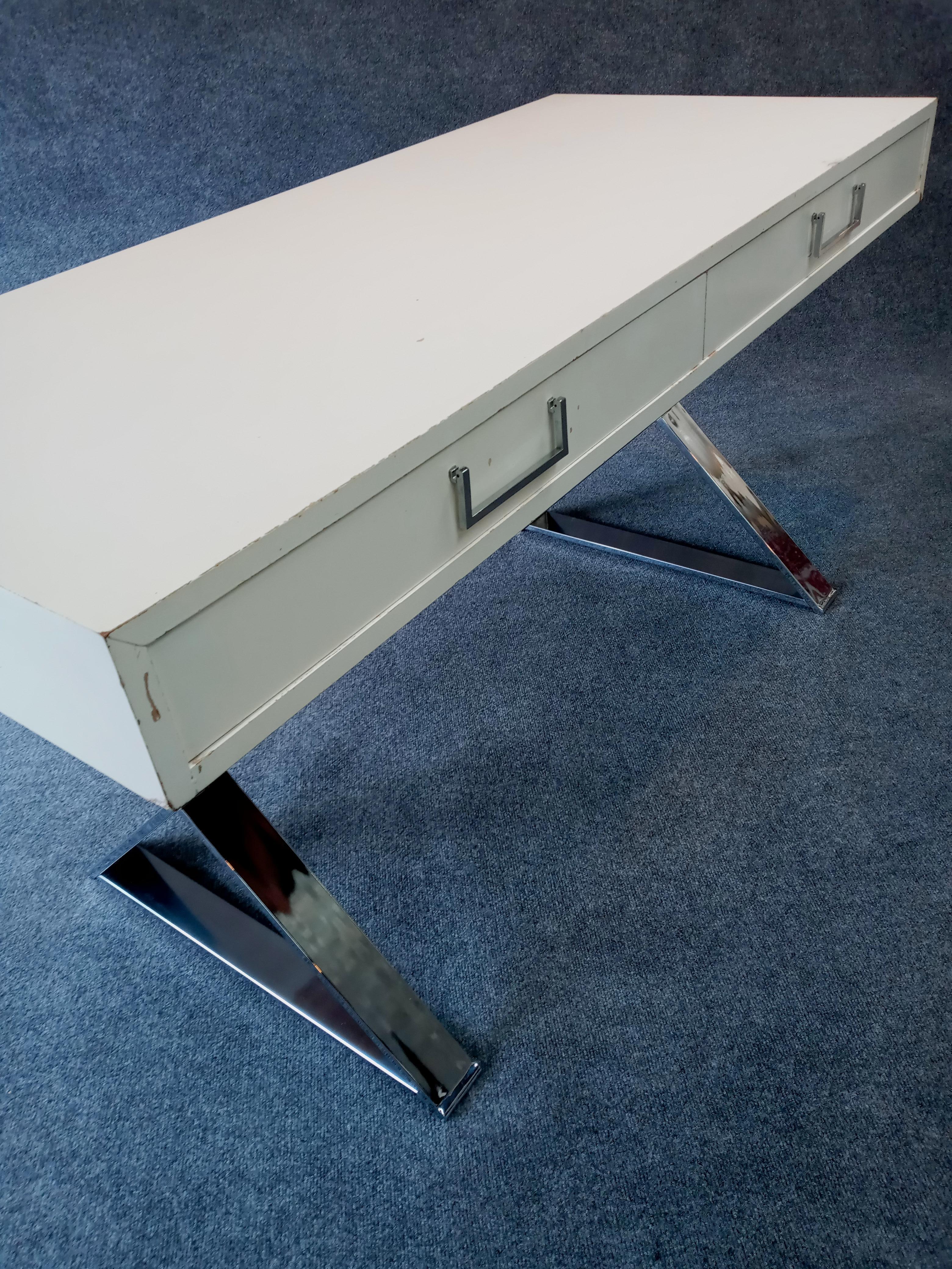 Schreibtisch mit zwei Schubladen im Stil von Milo Baughman von John Stewart mit X-Profile im Angebot 4