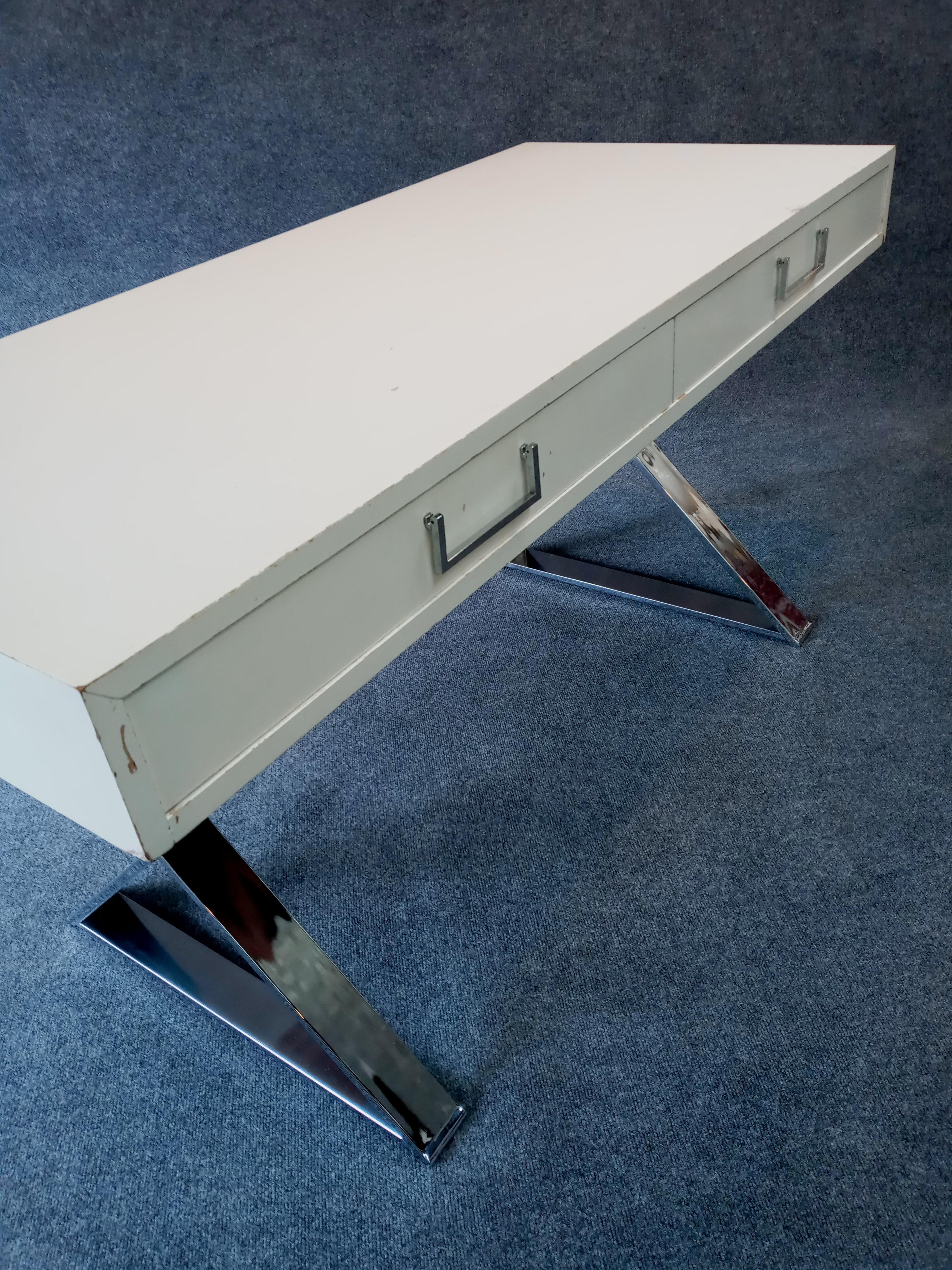 Schreibtisch mit zwei Schubladen im Stil von Milo Baughman von John Stewart mit X-Profile im Angebot 5