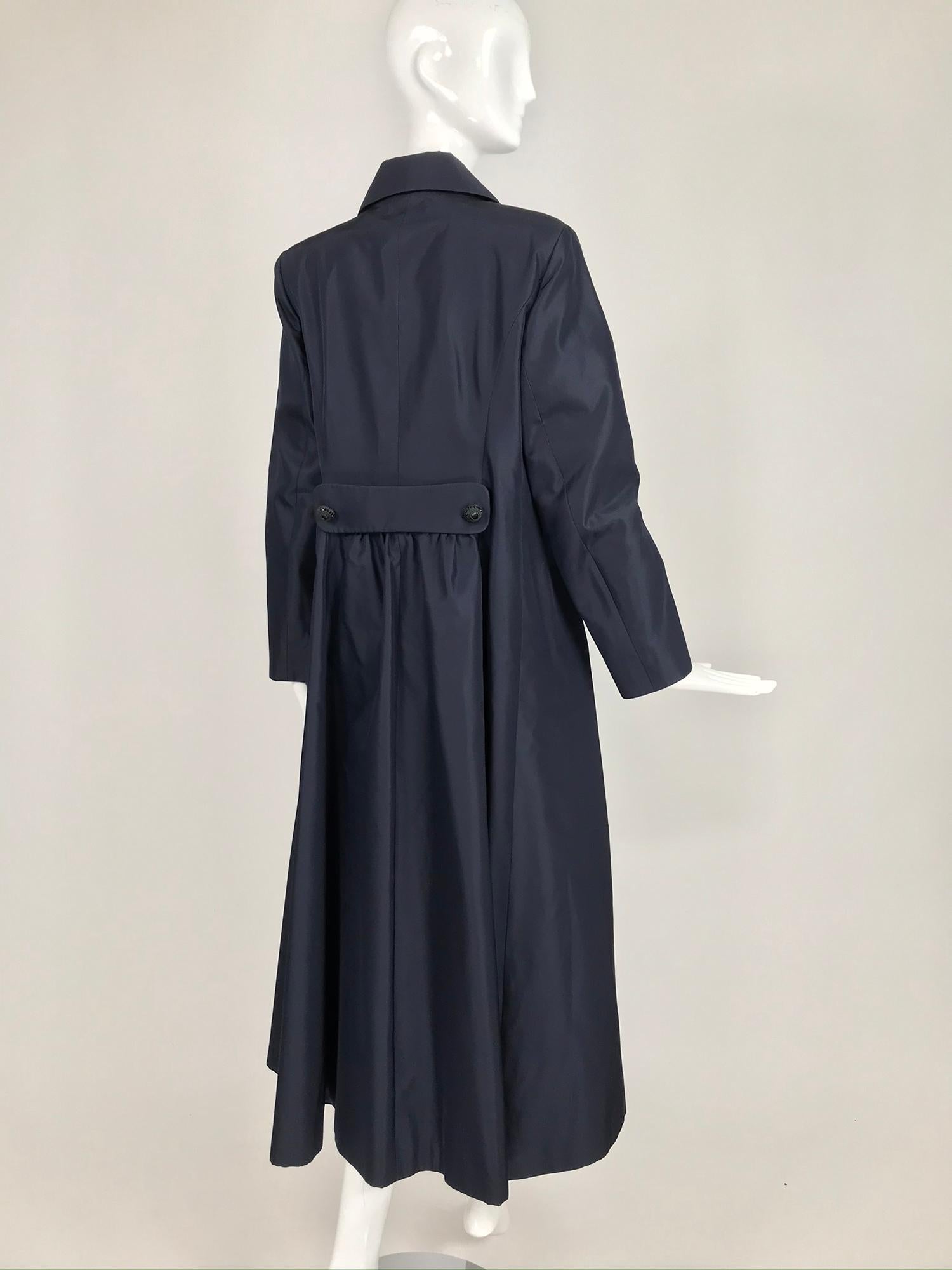 Style Paris Navy Blue Silk Evening Coat In Excellent Condition For Sale In West Palm Beach, FL