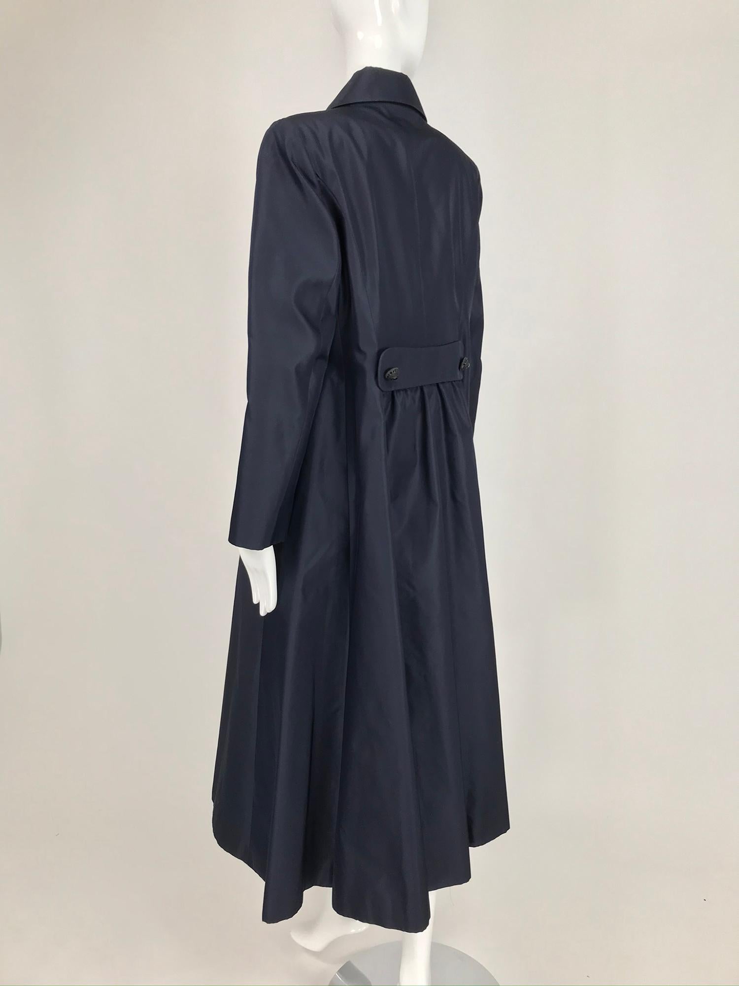 Style Paris Navy Blue Silk Evening Coat For Sale 2