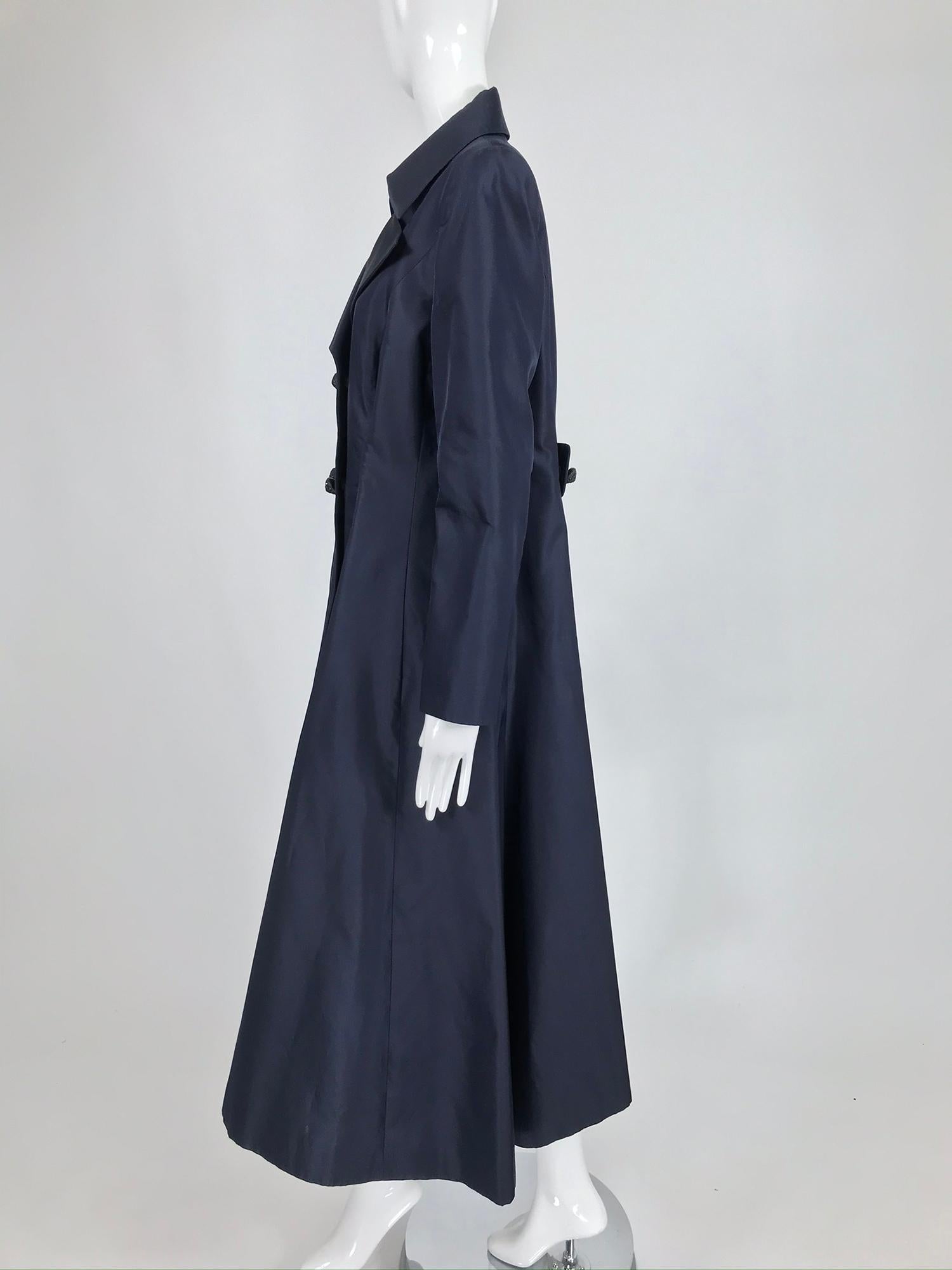 Style Paris Navy Blue Silk Evening Coat For Sale 3