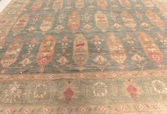 Tappeto tradizionale con motivo a medaglione color crema-beige "Seedscape" di Doris Leslie Blau