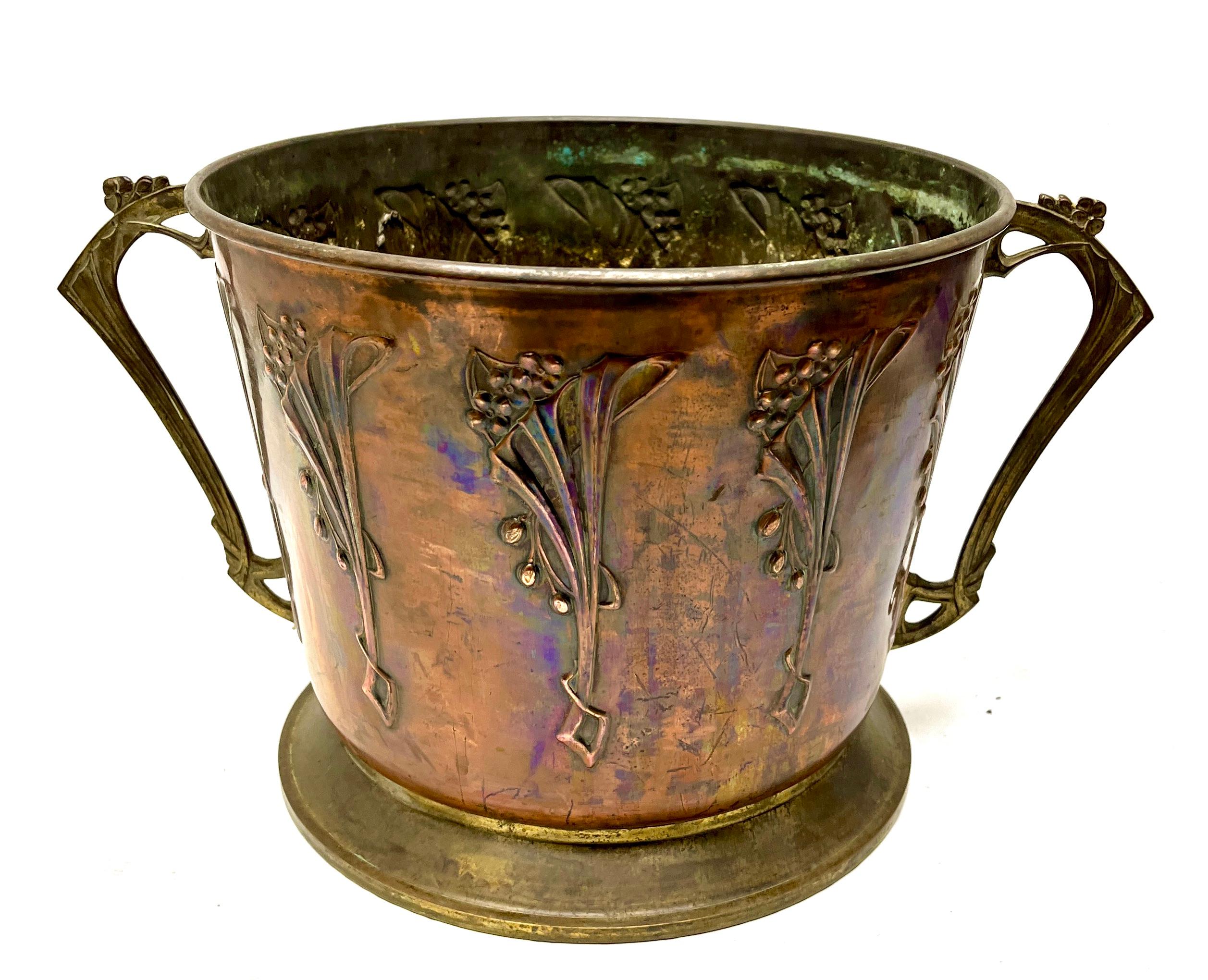 Style WMF Art Nouveau brass and copper flowerpot with levers and organic details
Hand-hammered out of one piece of copper.
Brass handles with Organic style details

With original Patina on all the parts.
We Prefer to sell our items in