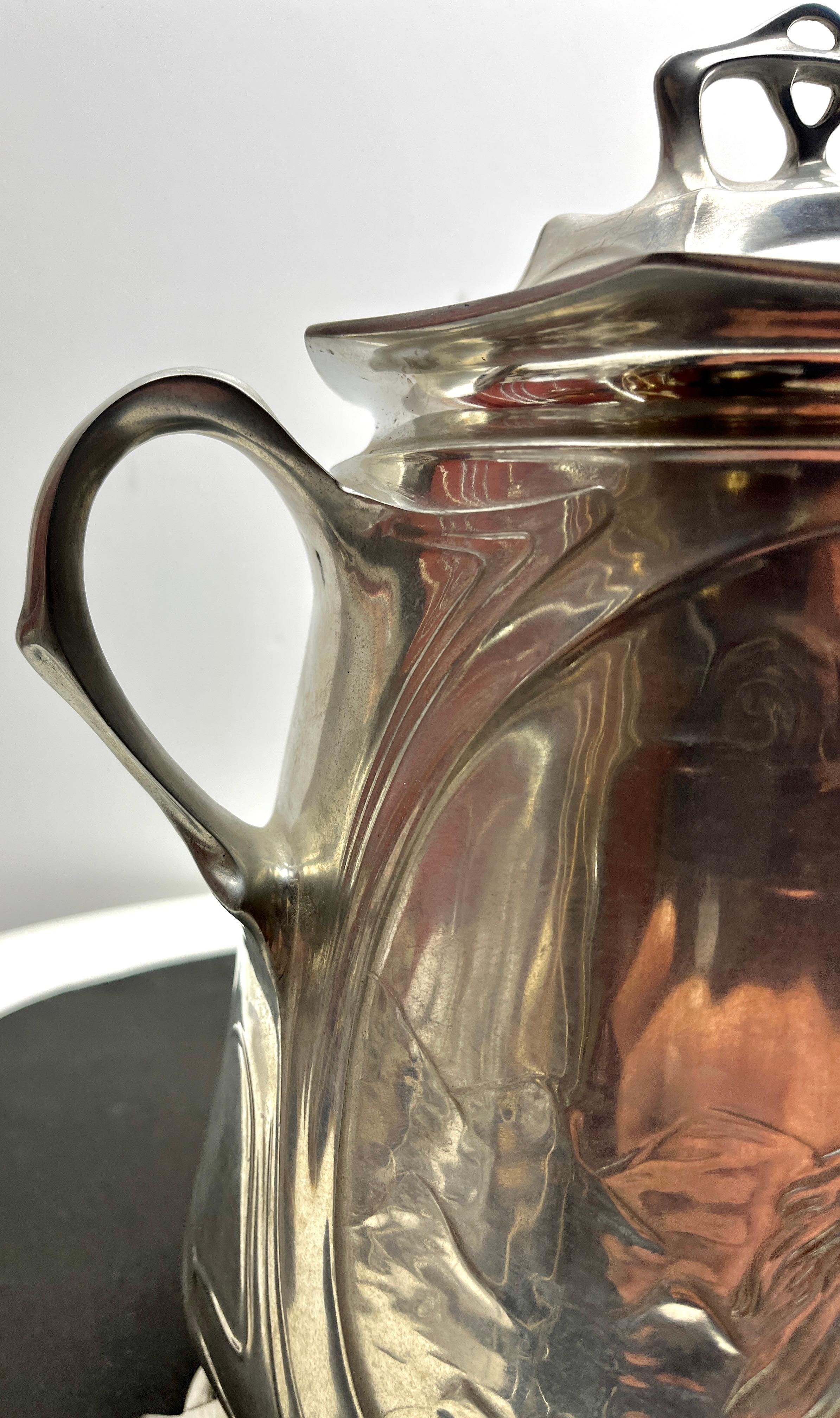 Style WMF Punch Bowl Art Nouveau Étain avec leviers et détails organiques en vente 1