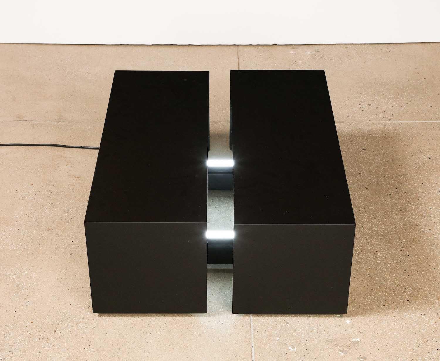 Stylin' Viper Cocktail Table by Johanna Grawunder for Memphis Milano In Good Condition For Sale In New York, NY
