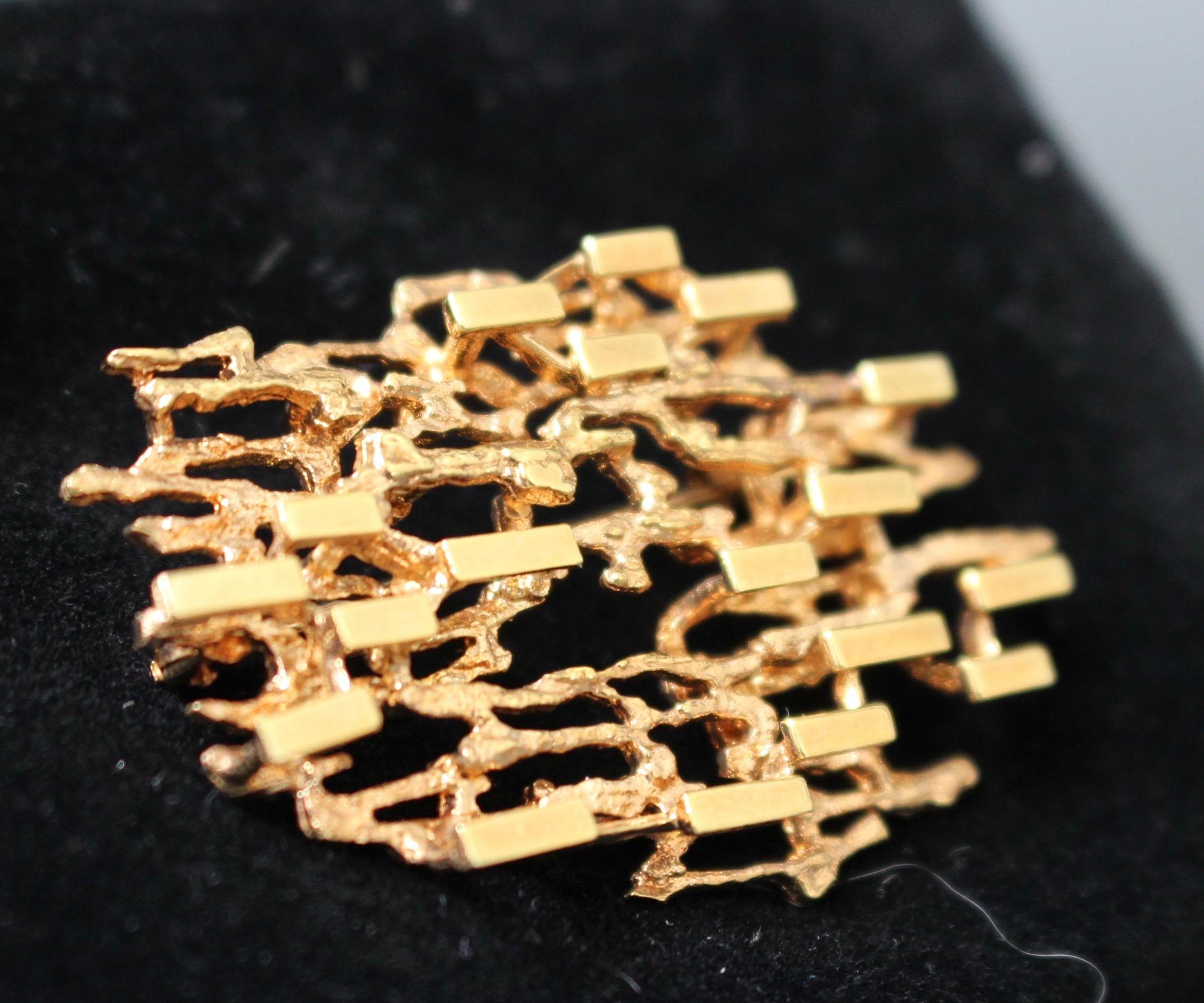 Stylised Abstract Brooch of 14-Carat Yellow Gold, circa 1970s 10