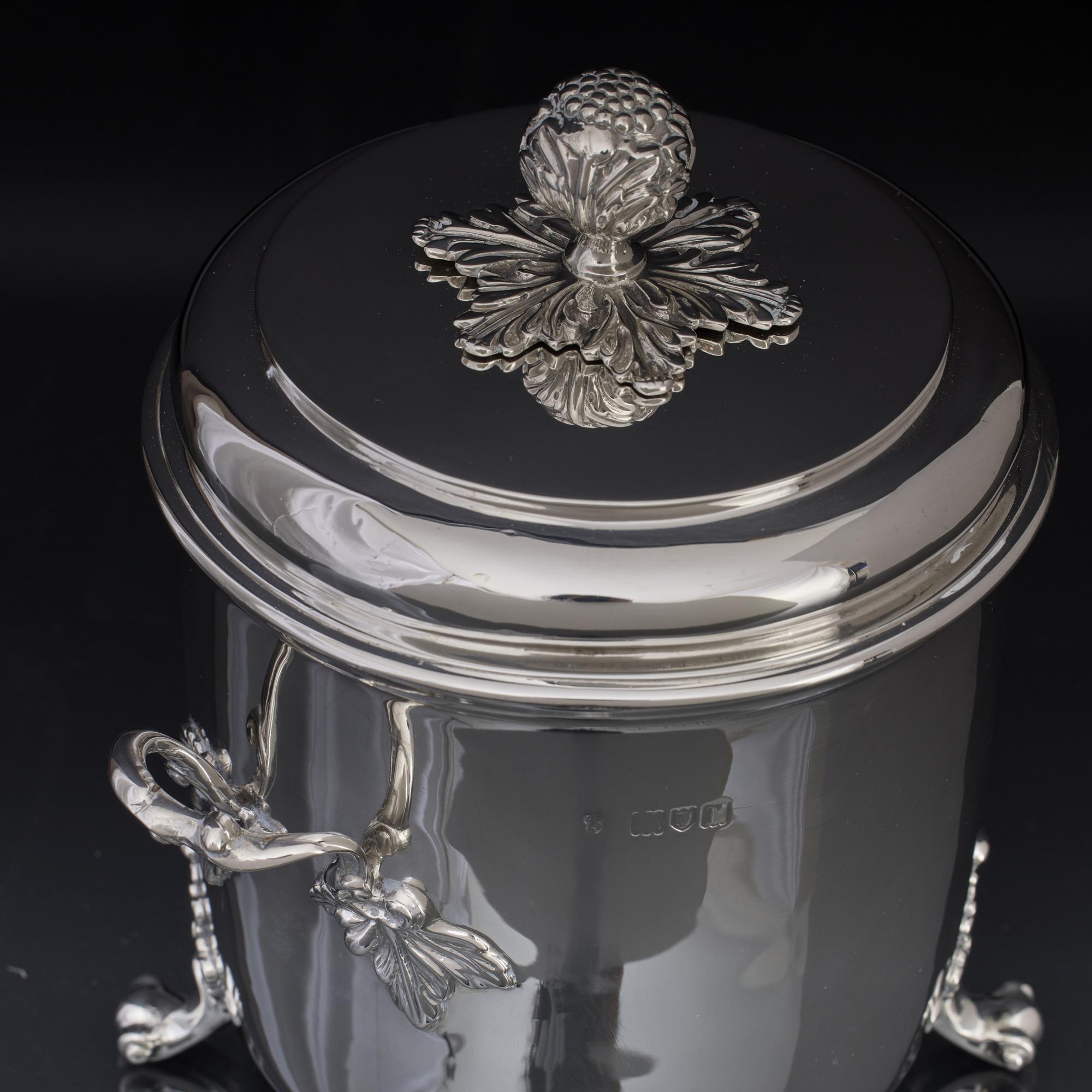 Early 20th Century Two-handled antique cylindrical silver box & cover For Sale