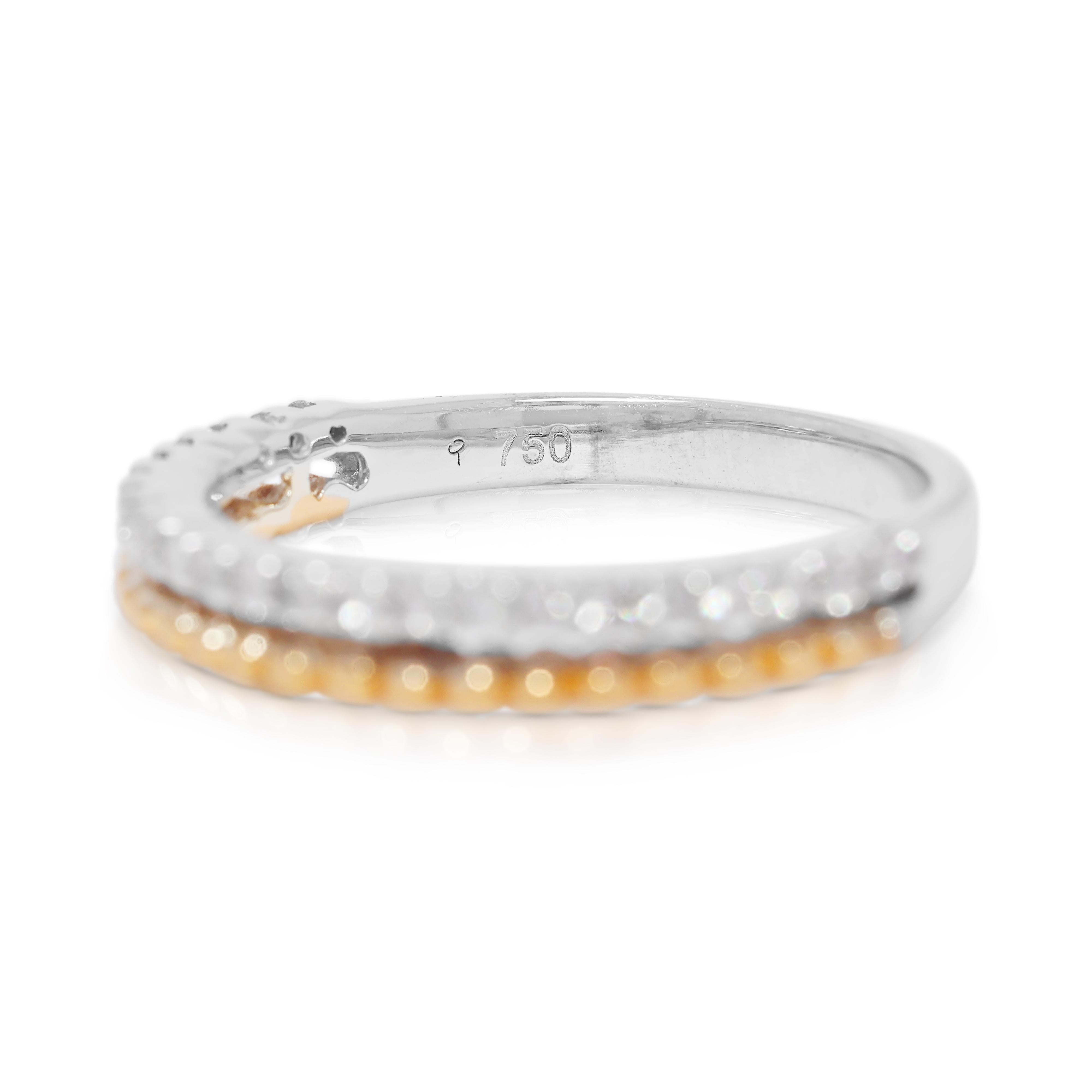 Bague élégante en or 18k bicolore avec diamant naturel de 0,18ct Excellent état - En vente à רמת גן, IL