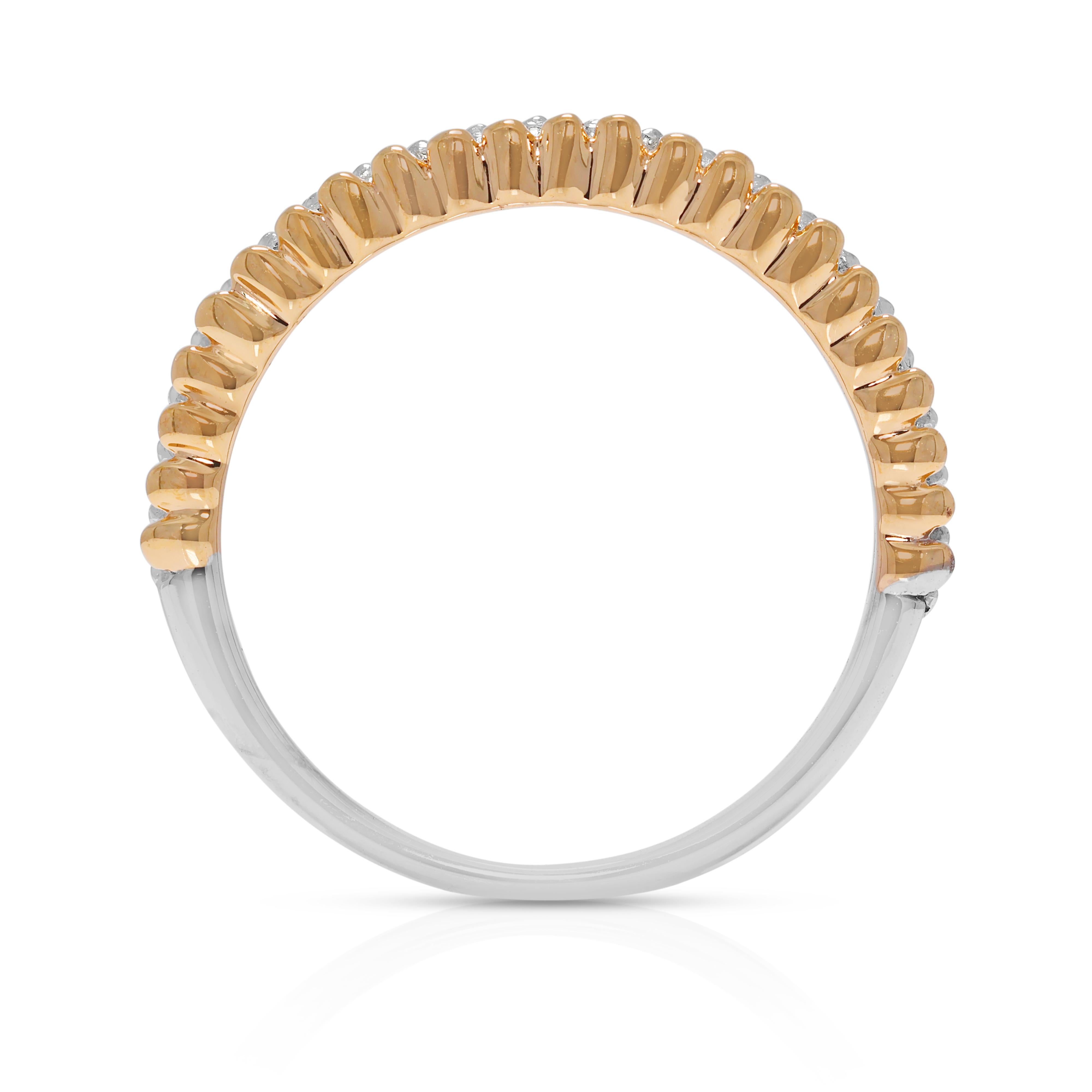 Bague élégante en or 18k bicolore avec diamant naturel de 0,18ct en vente 2