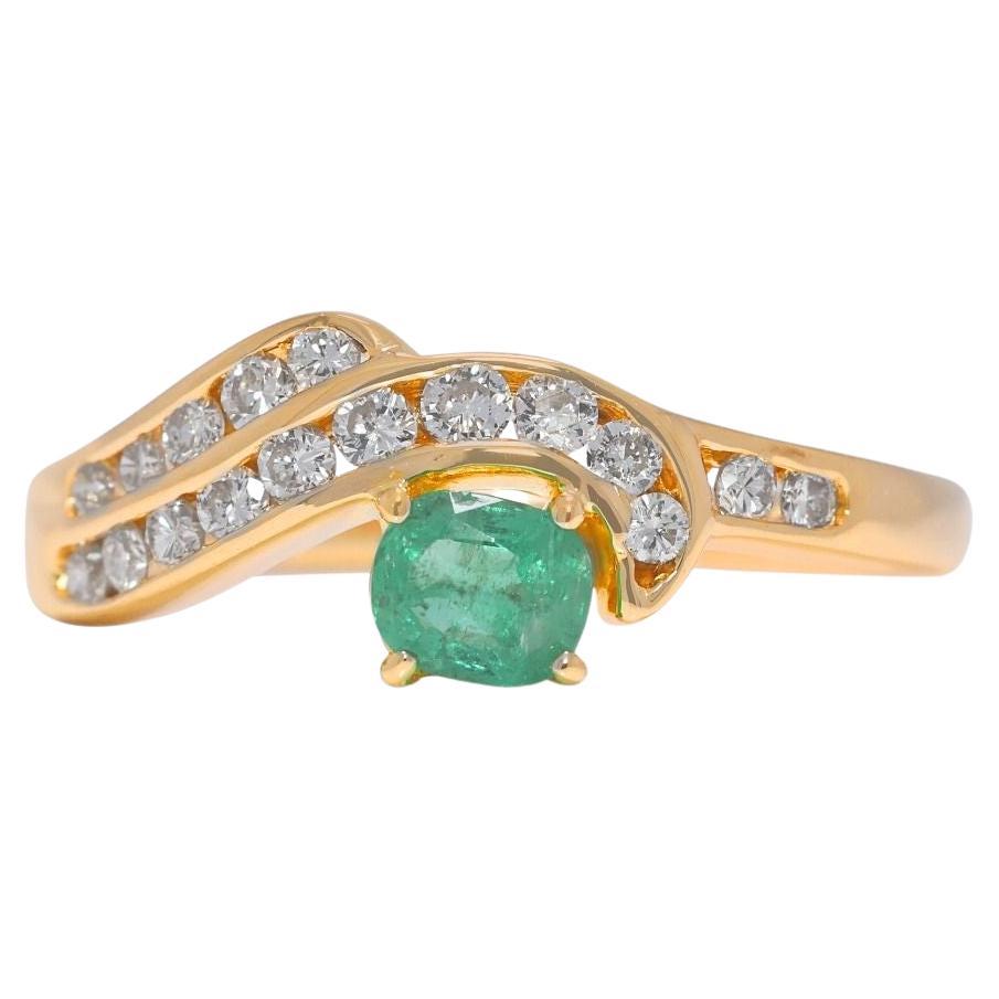 Stylish 0.34ct Emerald & Natural Diamond 18K Yellow Gold Ring