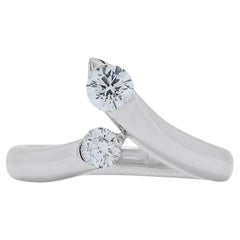 Élégante bague à deux pierres en or blanc 18 carats avec diamants 0,36 carat