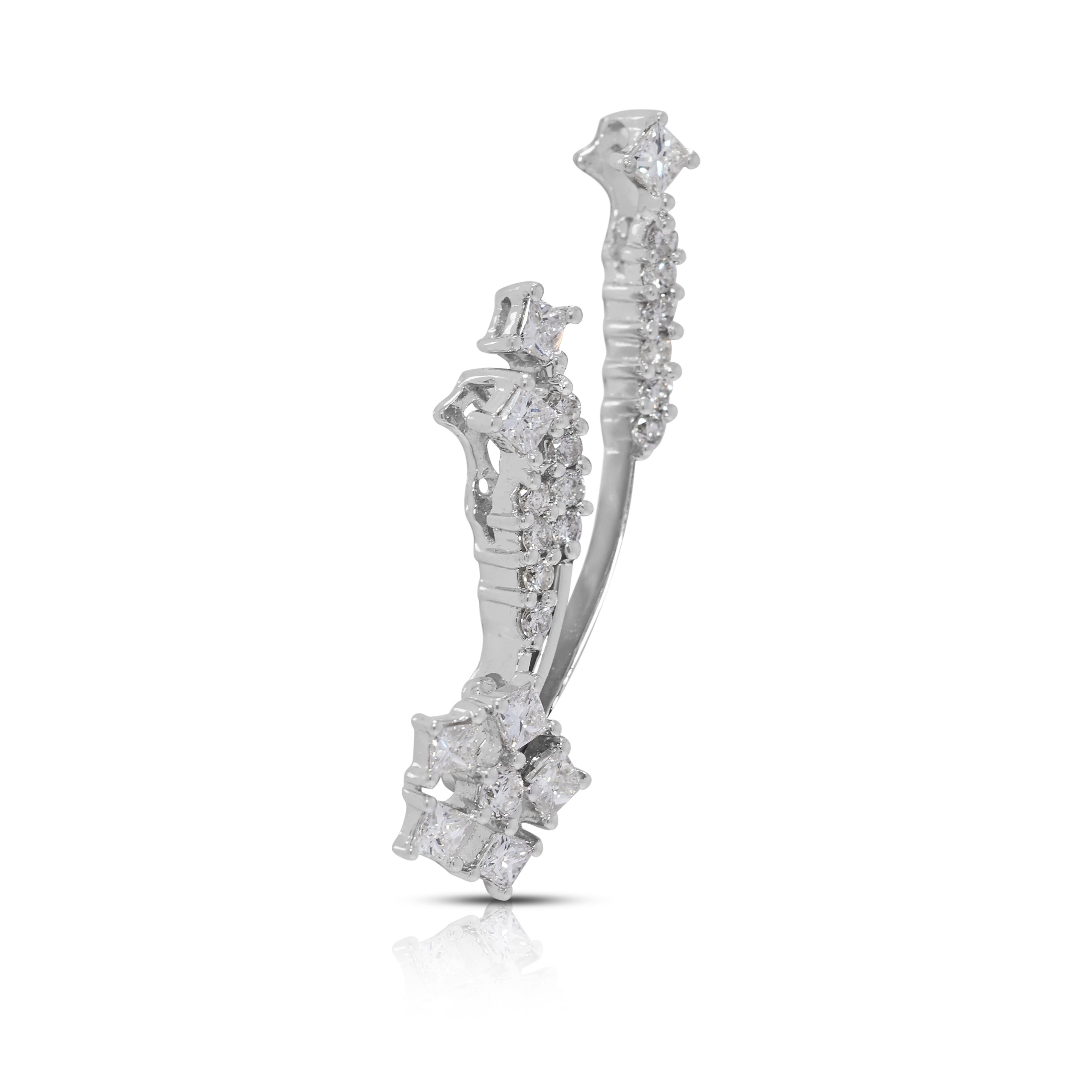Elegante ciondolo con diamanti naturali rotondi e principesse da 0,51 carati in oro bianco 18 carati In condizioni Nuovo in vendita a רמת גן, IL