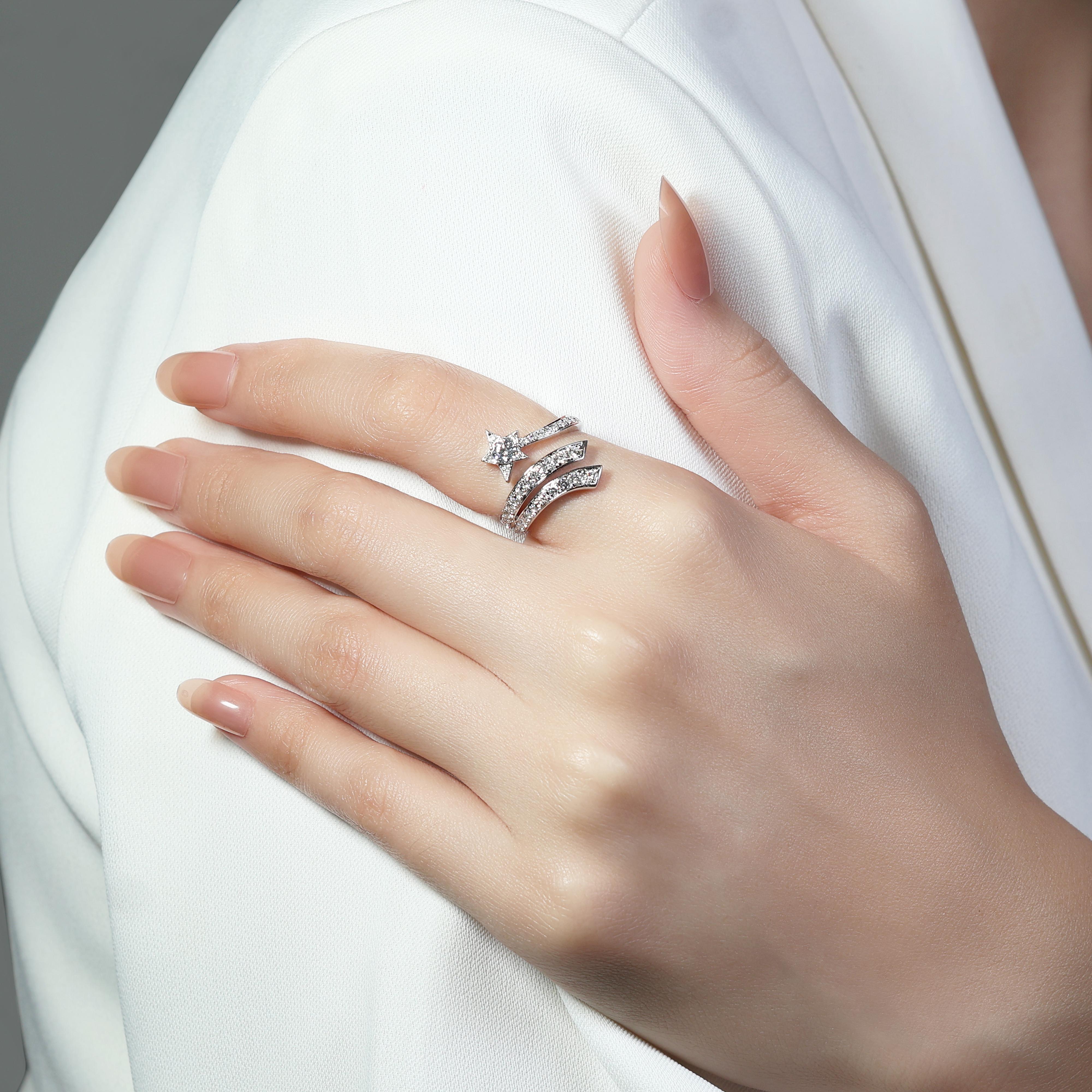 Stylish 0.83ct Natural Diamond Ring in 18K White Gold For Sale 3