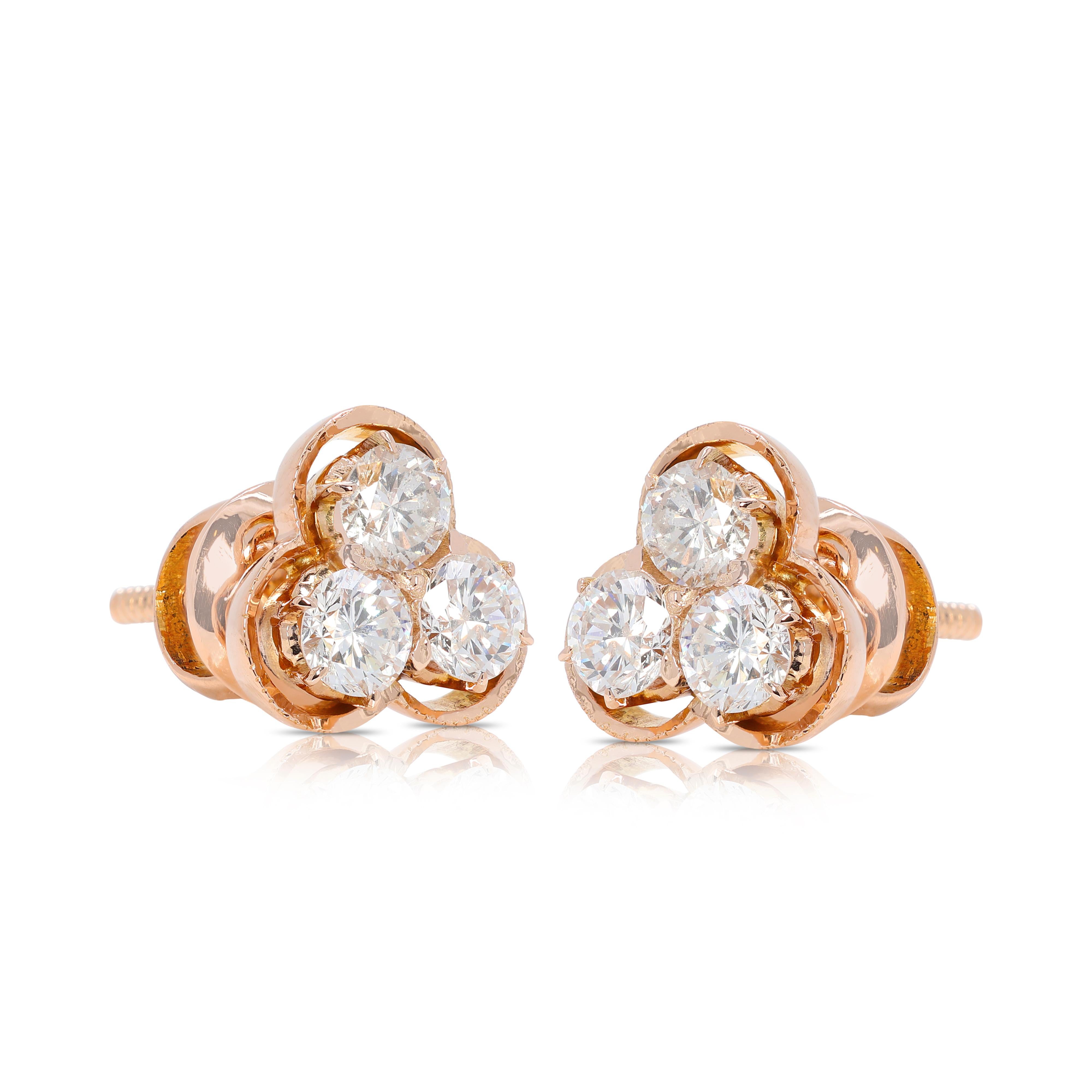 Stylish 0.90 carat Natural Diamond Stud Earrings in 18K Yellow Gold (Rundschliff) im Angebot