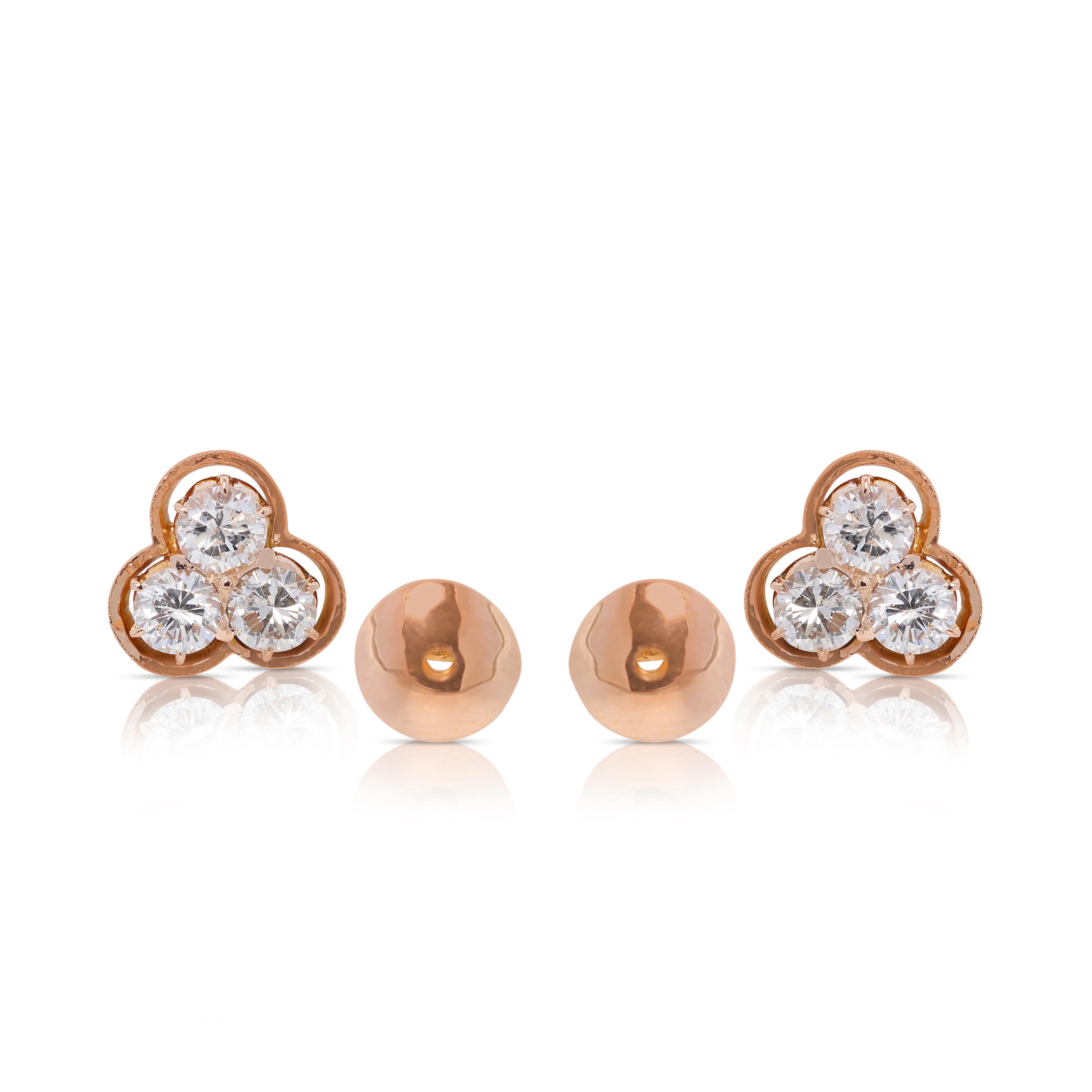 Stylish 0.90 carat Natural Diamond Stud Earrings in 18K Yellow Gold im Angebot 2