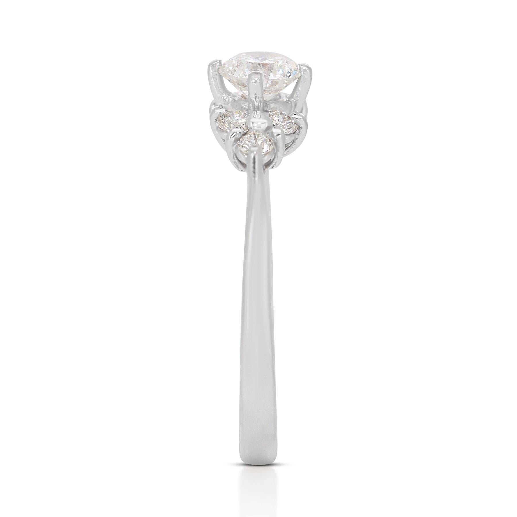 Elegante anello a grappolo di diamanti a taglio ideale triplo eccellente da 0,90 ct - Certificato GIA in vendita 1
