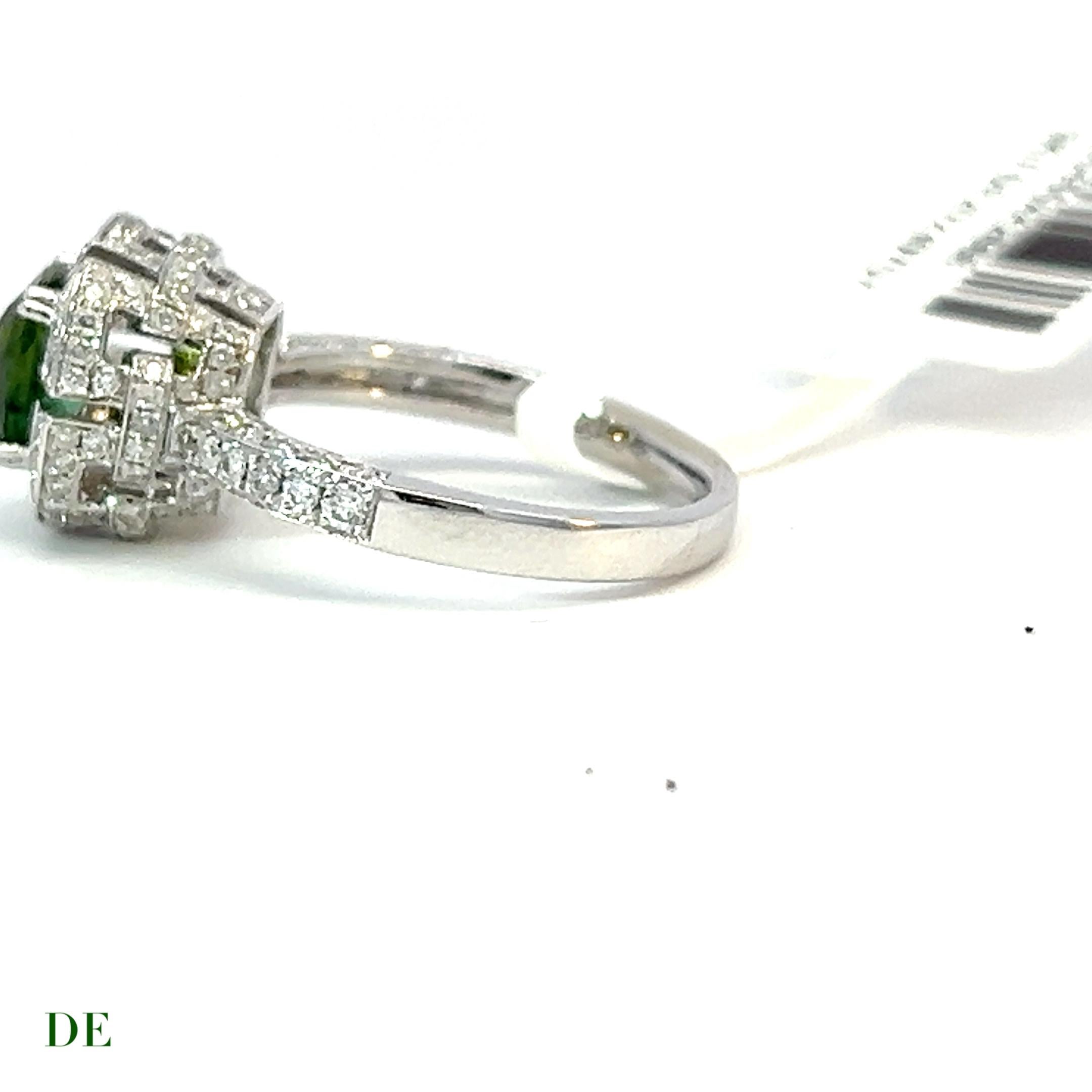 Stylish 14k 1.37 ct Green cushion tourmaline 0.97 Ct Diamond Pave Lockchain Ring In New Condition For Sale In kowloon, Kowloon