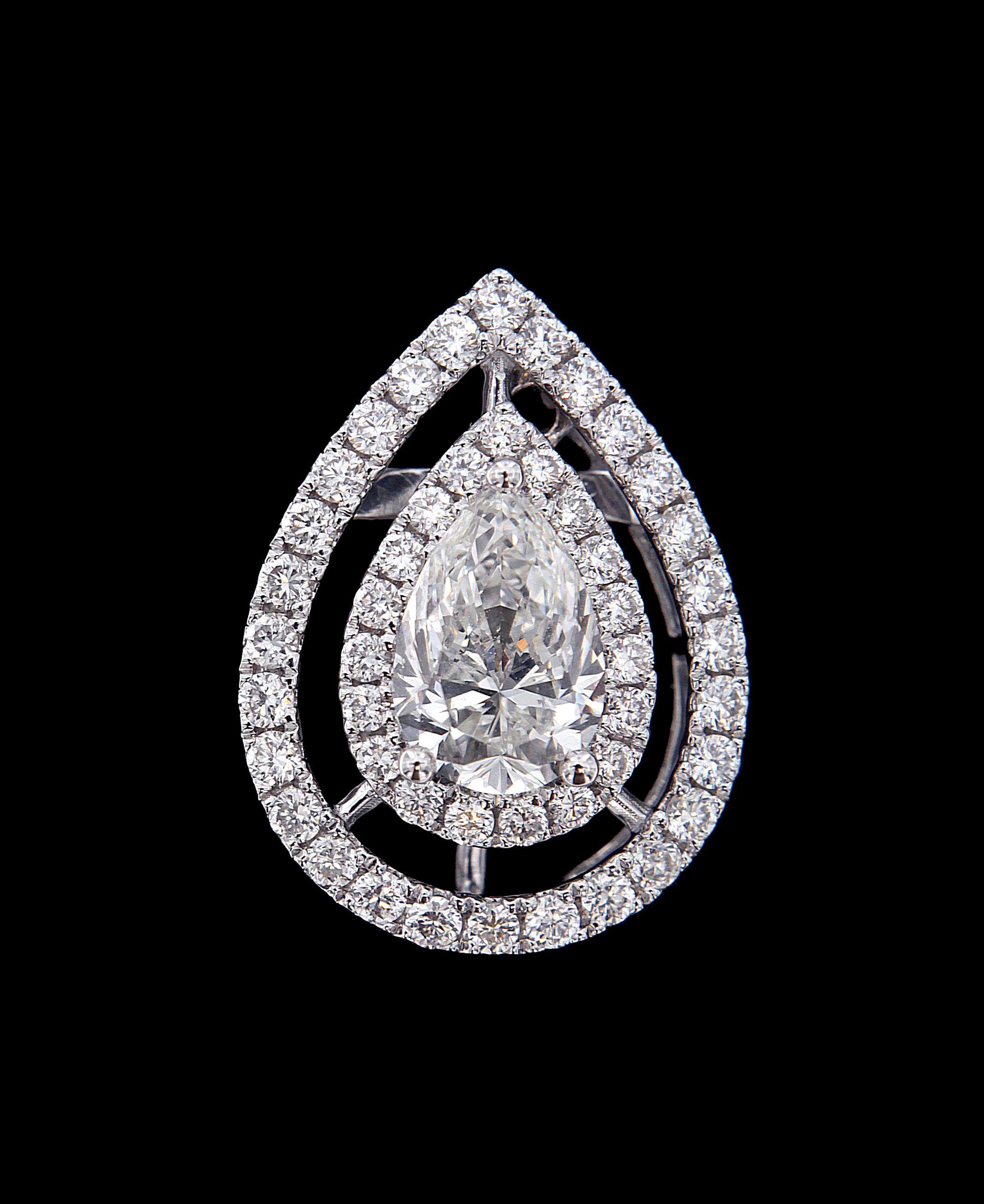 Stylish 18 Karat White Gold And Diamond Ring And Earring Set .
Pendants:
Diamonds of approximately 0.782 carats mounted on 18 karat white gold pendants. The pendant weighs approximately around 2.224 grams.
Earrings:
Diamonds of approximately 2.140