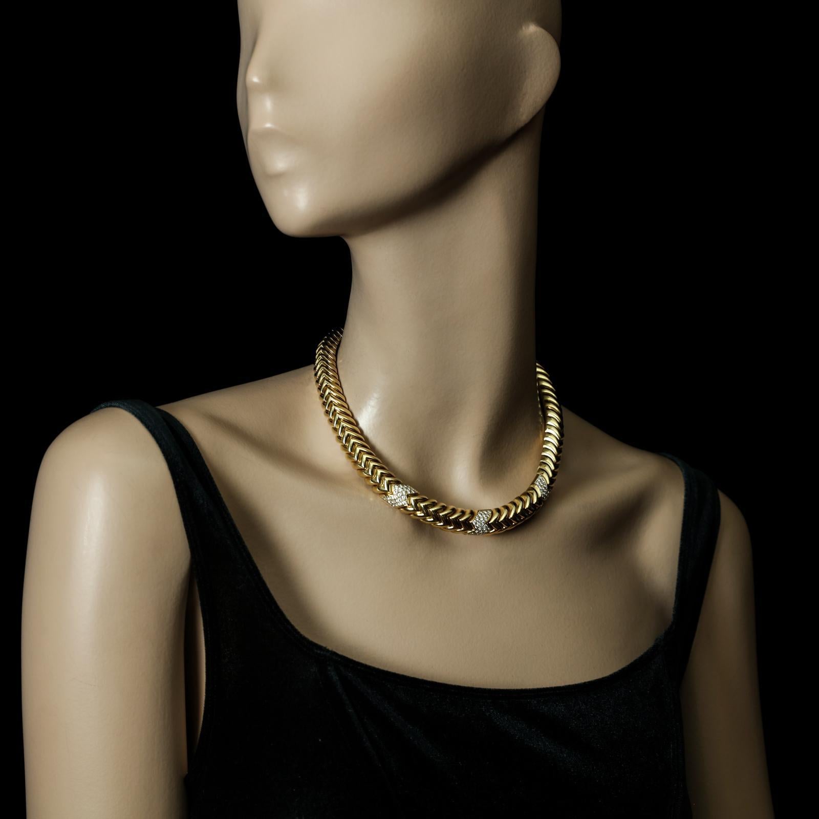 Round Cut Stylish 18ct Gold and Diamond Spiga Necklace by Bulgari, circa 1970s