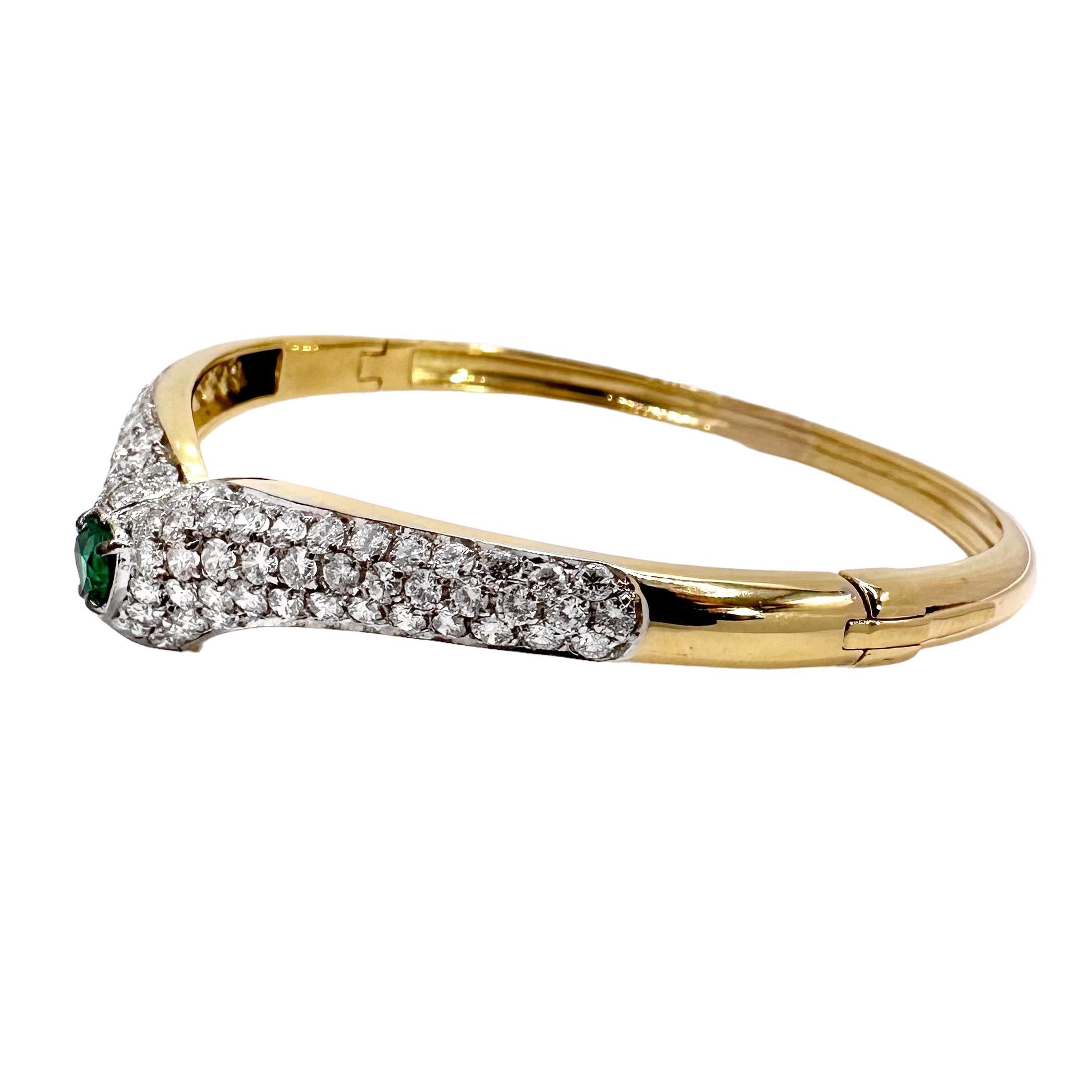 Brilliant Cut  Stylish 18k Gold Bangle Bracelet with Heart Shaped Emerald and Diamonds For Sale