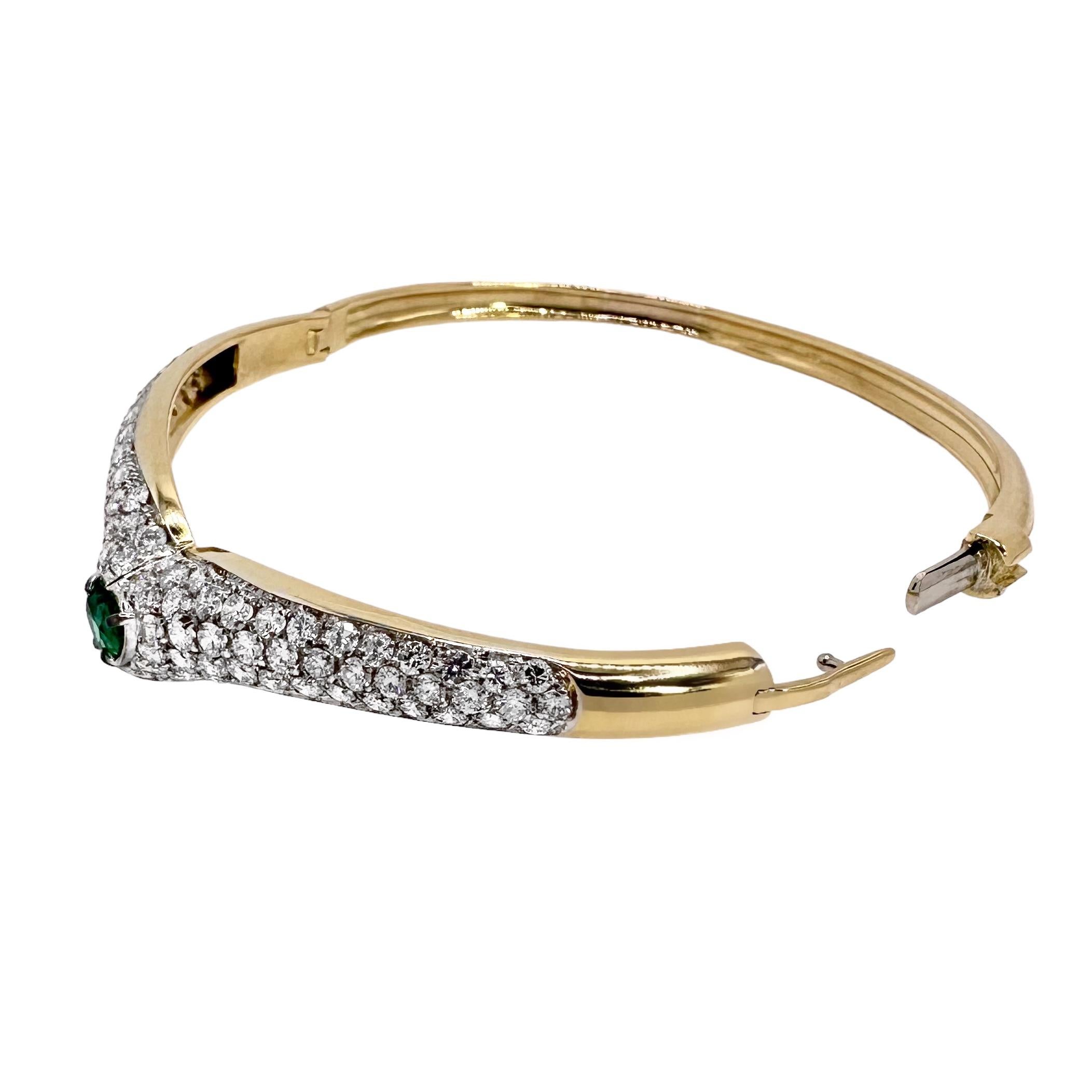  Stylish 18k Gold Bangle Bracelet with Heart Shaped Emerald and Diamonds For Sale 1