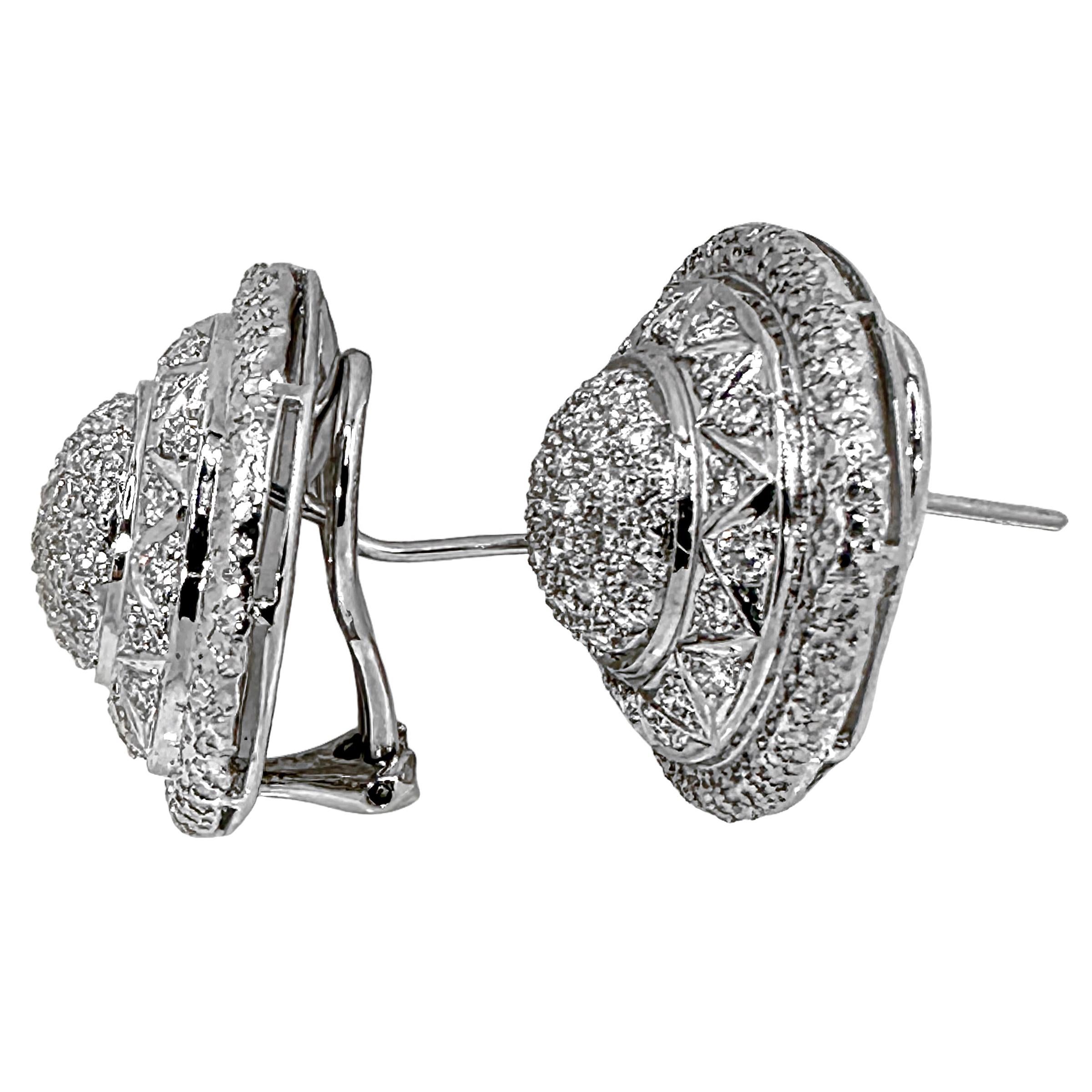 Moderne Boucles d'oreilles dôme en or blanc 18 carats et diamants d'un diamètre de 7/8 pouces en vente