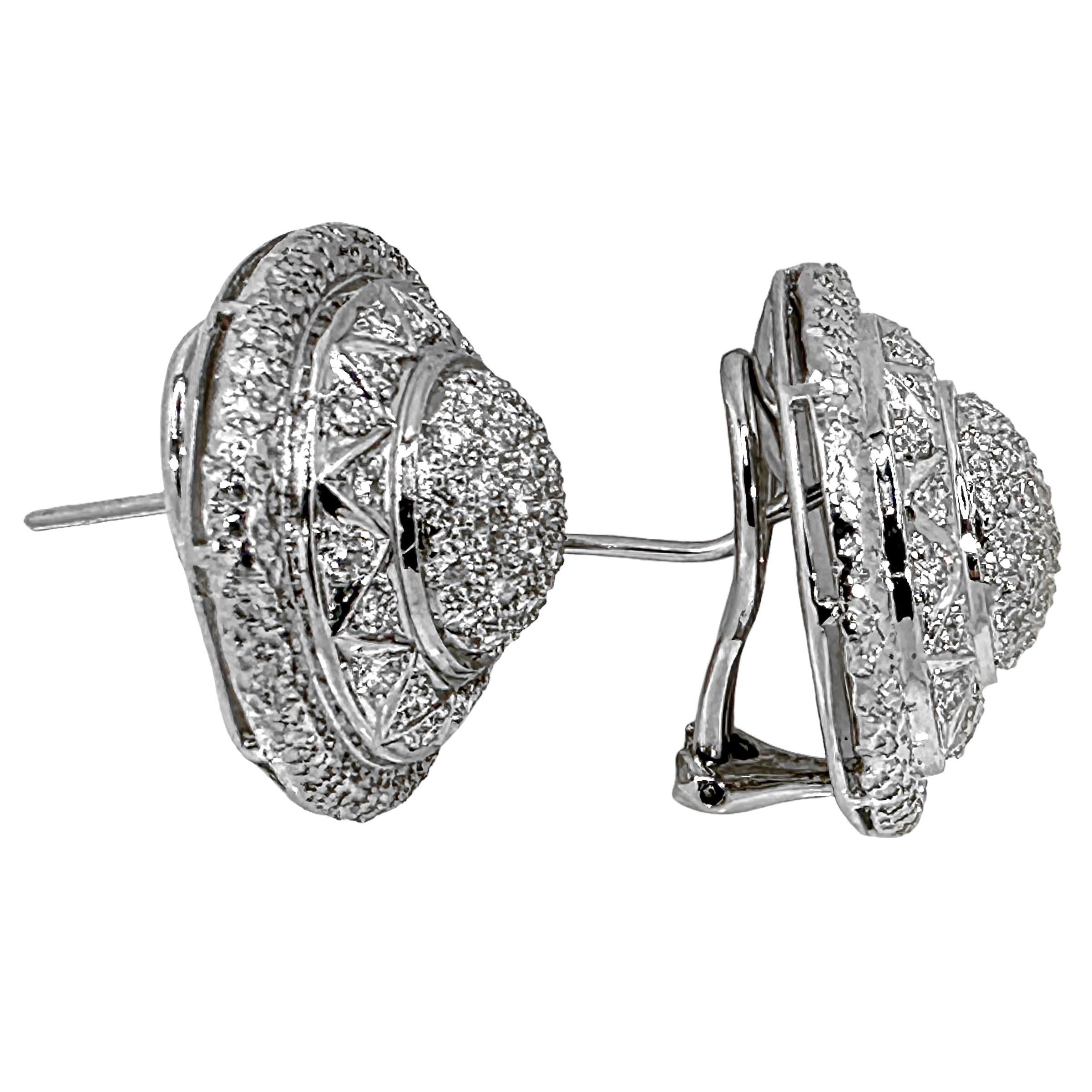 Boucles d'oreilles dôme en or blanc 18 carats et diamants d'un diamètre de 7/8 pouces en vente 1