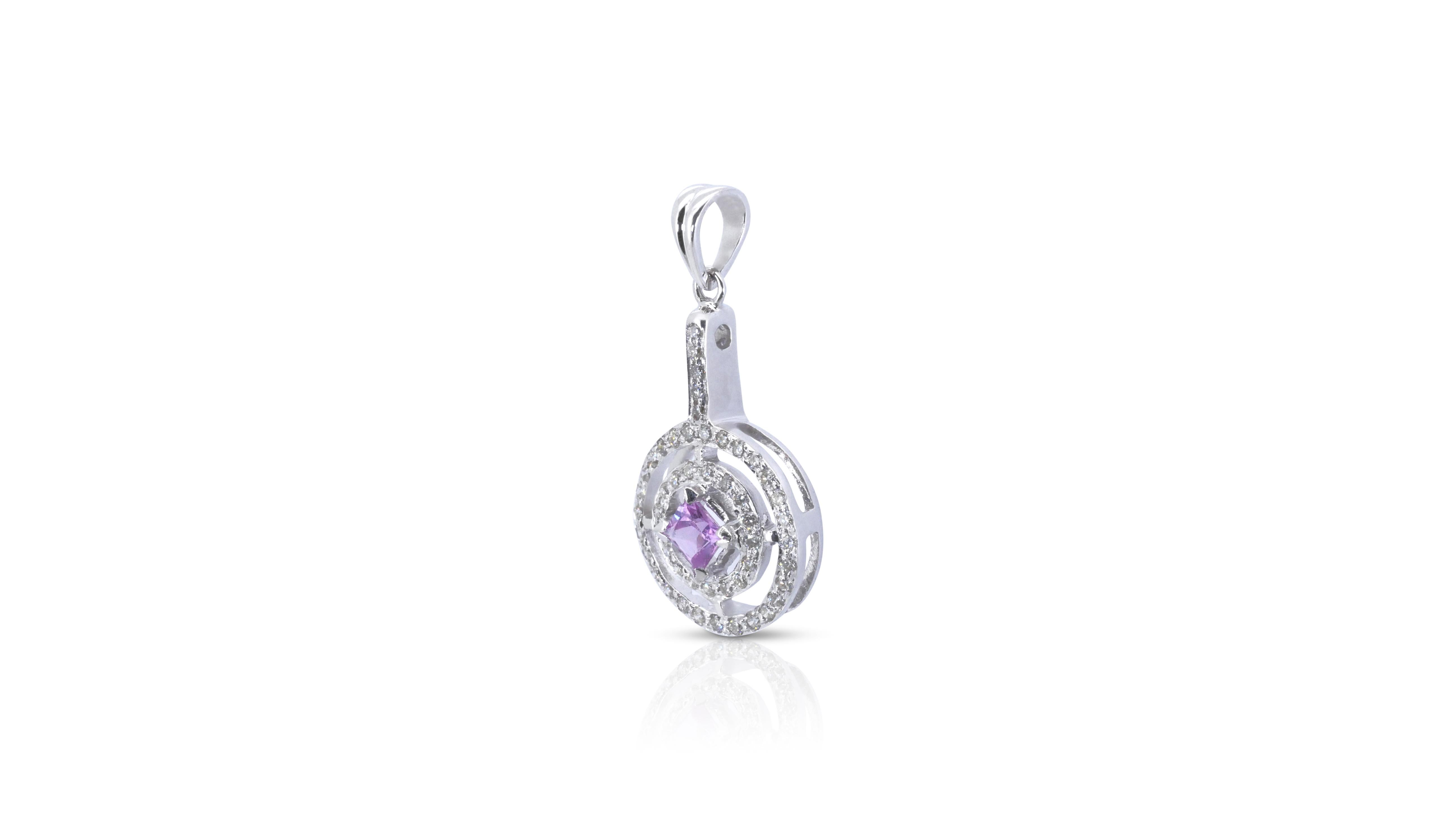 Stylish 18k White Gold Halo Pendant with 0.26ct Natural Sapphire and Diamonds In New Condition For Sale In רמת גן, IL