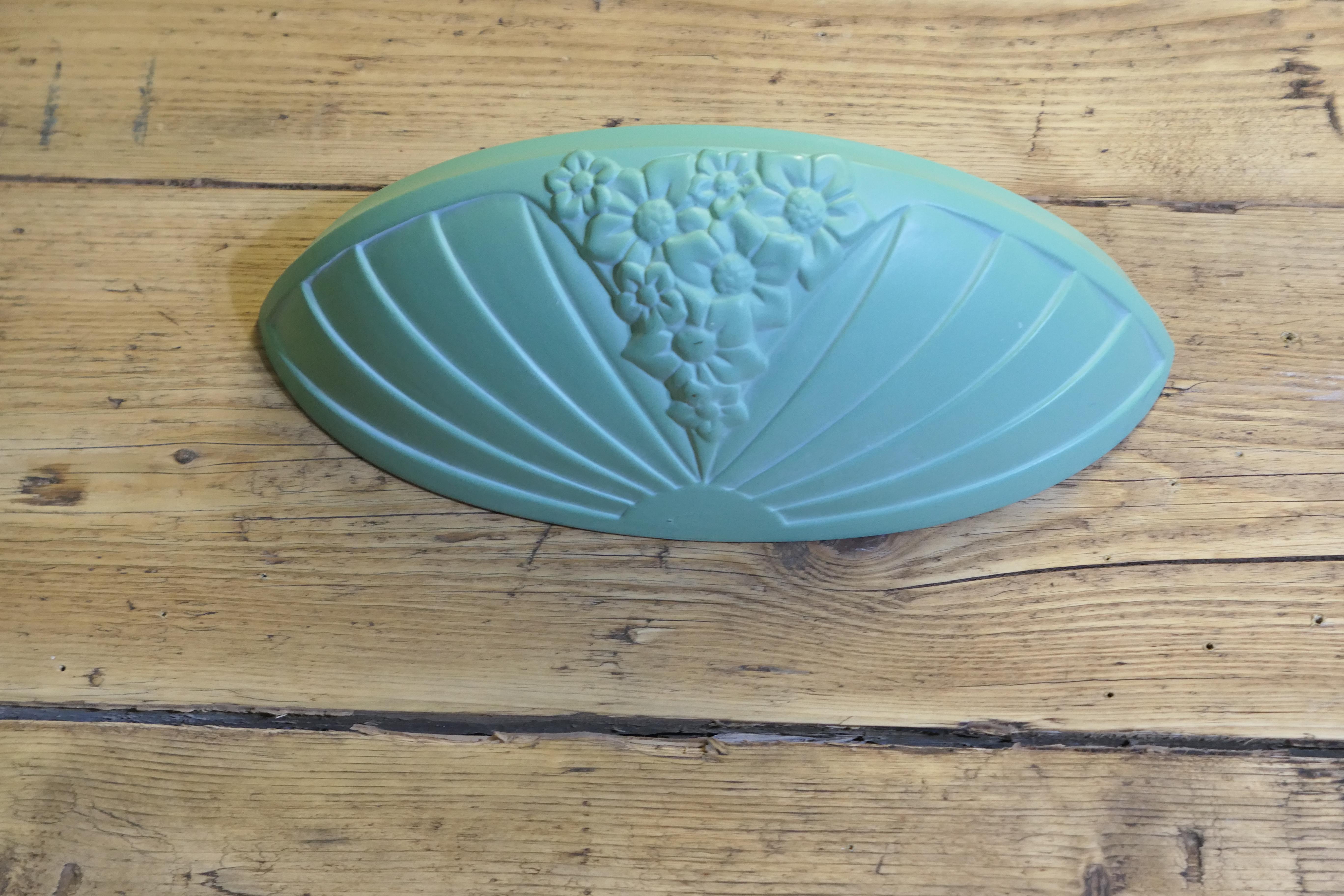 Elegante bolsillo de pared de los años 30  Una pieza muy atractiva Yeso en venta