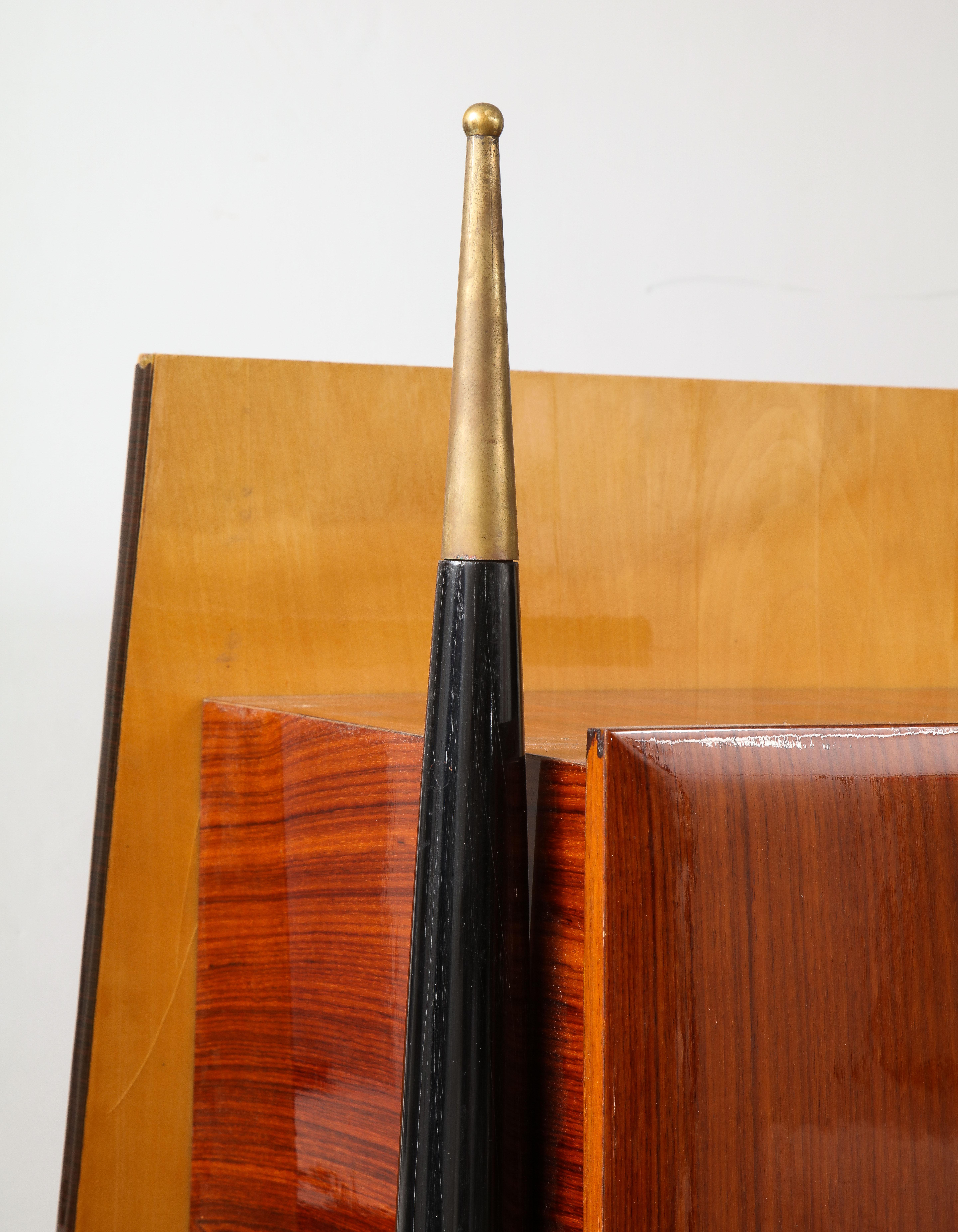 Elegante armario de pared italiano de los años 50 de caoba lacada y sicomoro 4