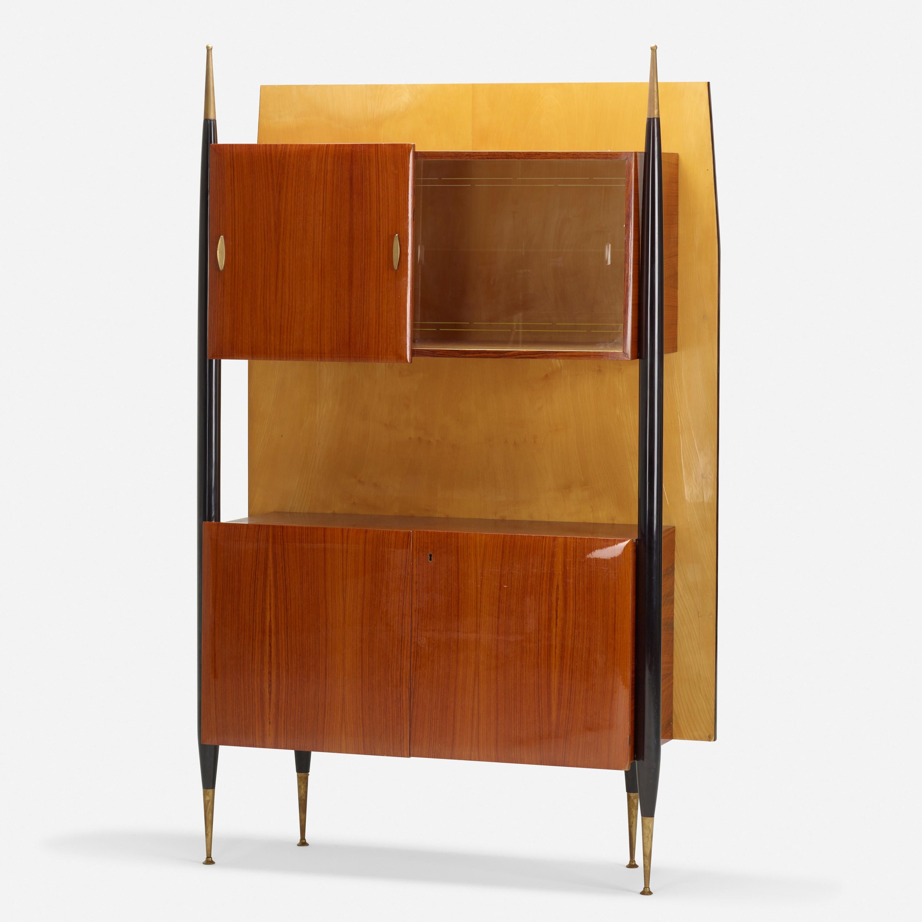 1950s Italian lacquered mahogany and sycamore wall cabinet accompanied with three doors and resting on brass feet.
  