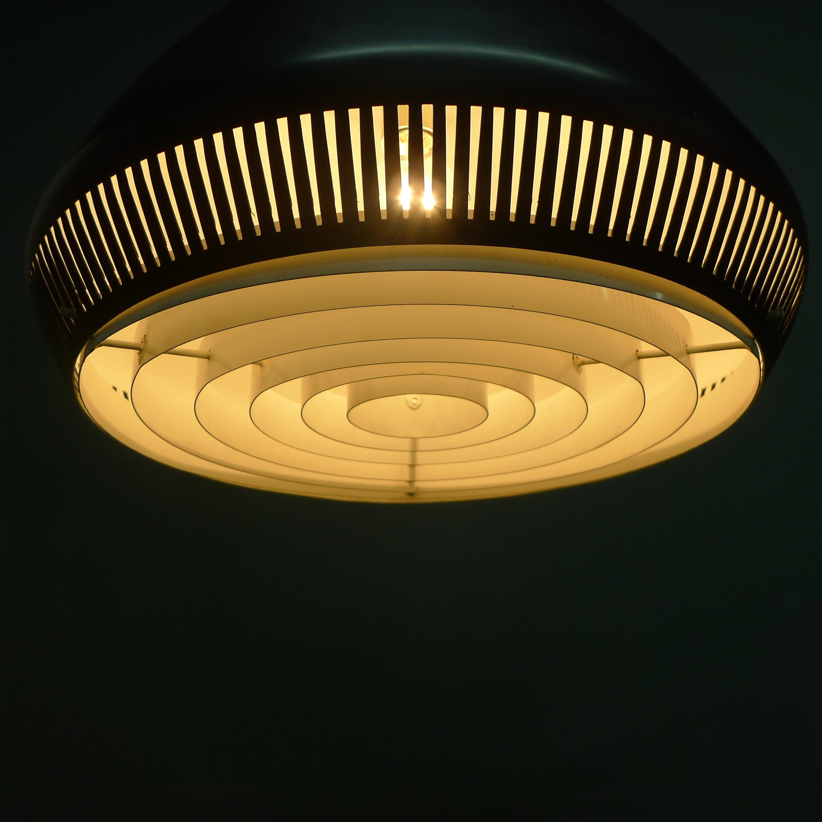 Métal Élégante lampe suspendue des années 1950, attribuée à Gio Ponti pour Greco illuminazione en vente