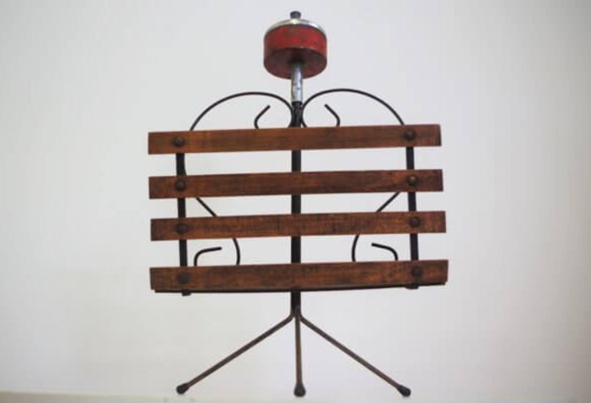 Stylish 1950s Wood and Iron Ashtray & Magazine Rack Combo – Mid-Century Utility in vendita 7