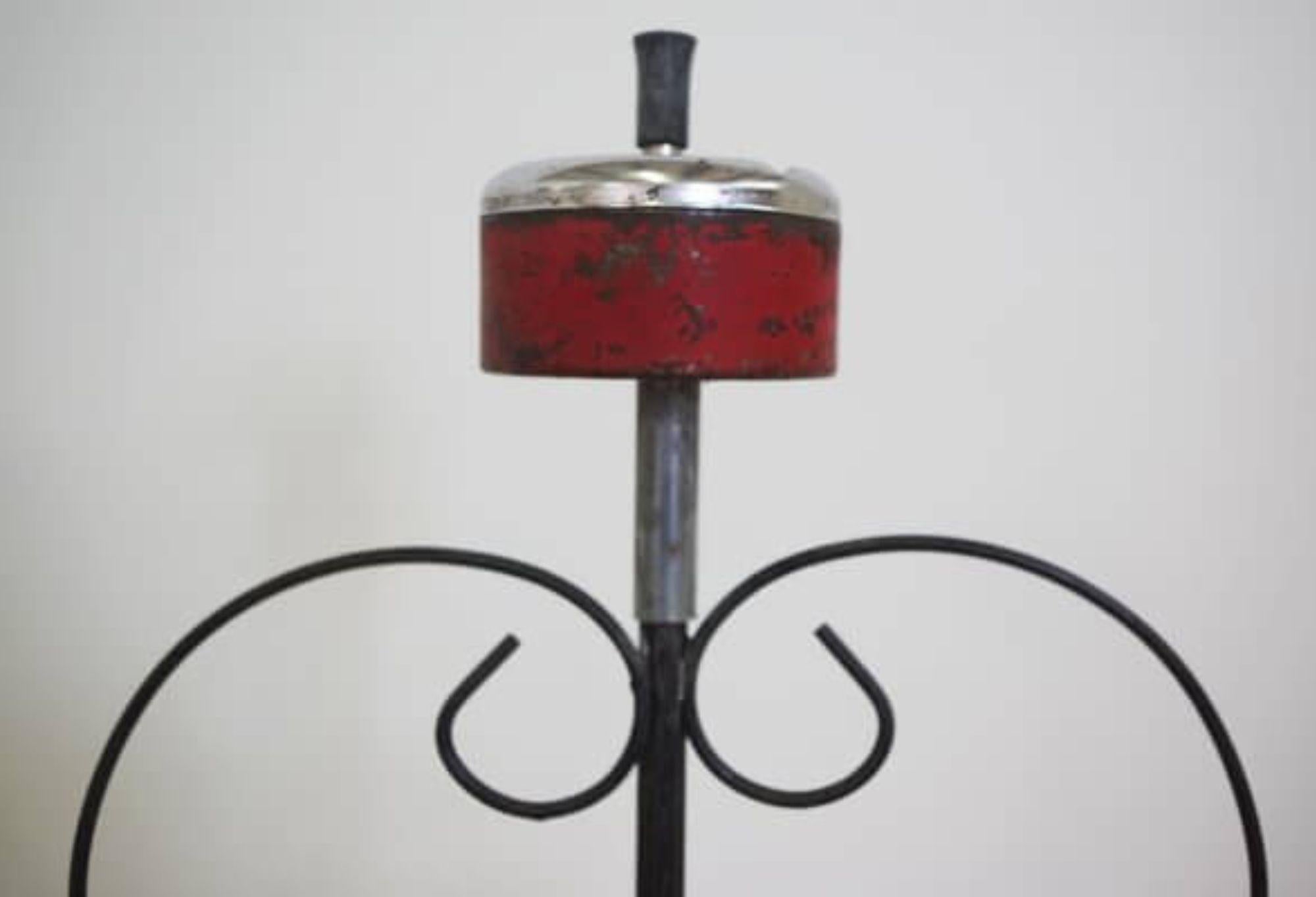 Mid-20th Century Stylish 1950s Wood and Iron Ashtray & Magazine Rack Combo – Mid-Century Utility in vendita
