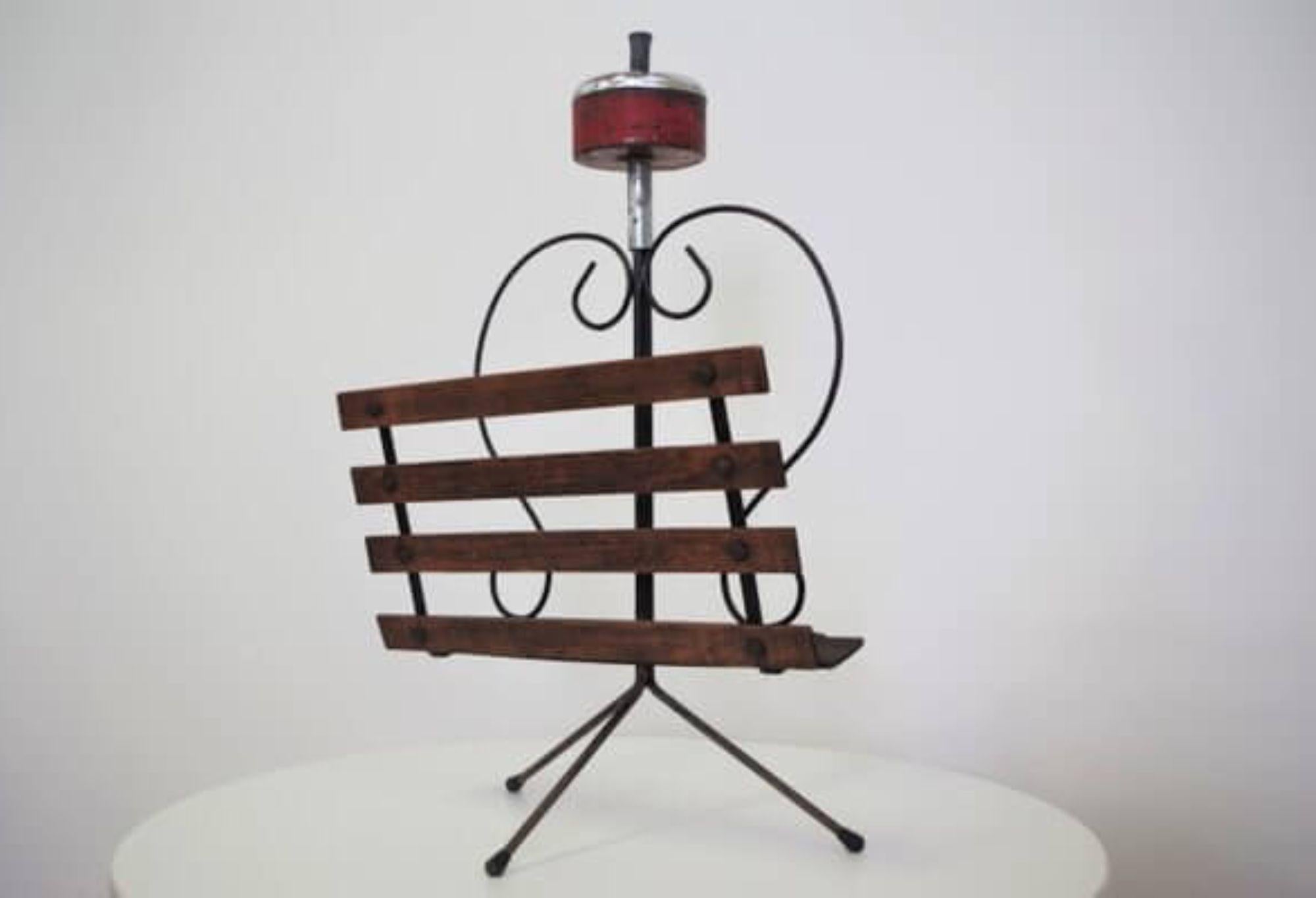 Stylish 1950s Wood and Iron Ashtray & Magazine Rack Combo – Mid-Century Utility in vendita 4