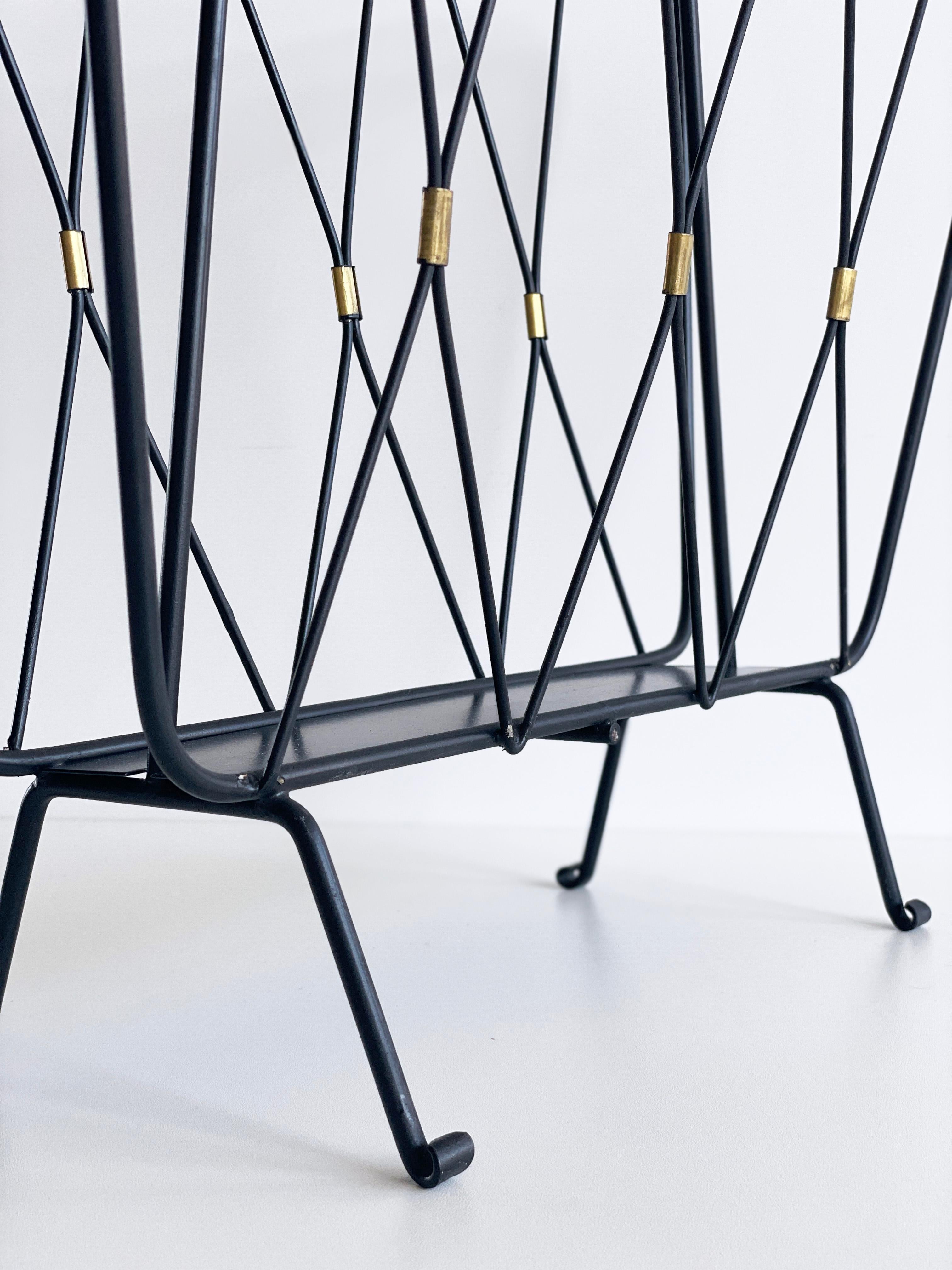 Elegante soporte para revistas/periódicos de los años 60 en venta 5