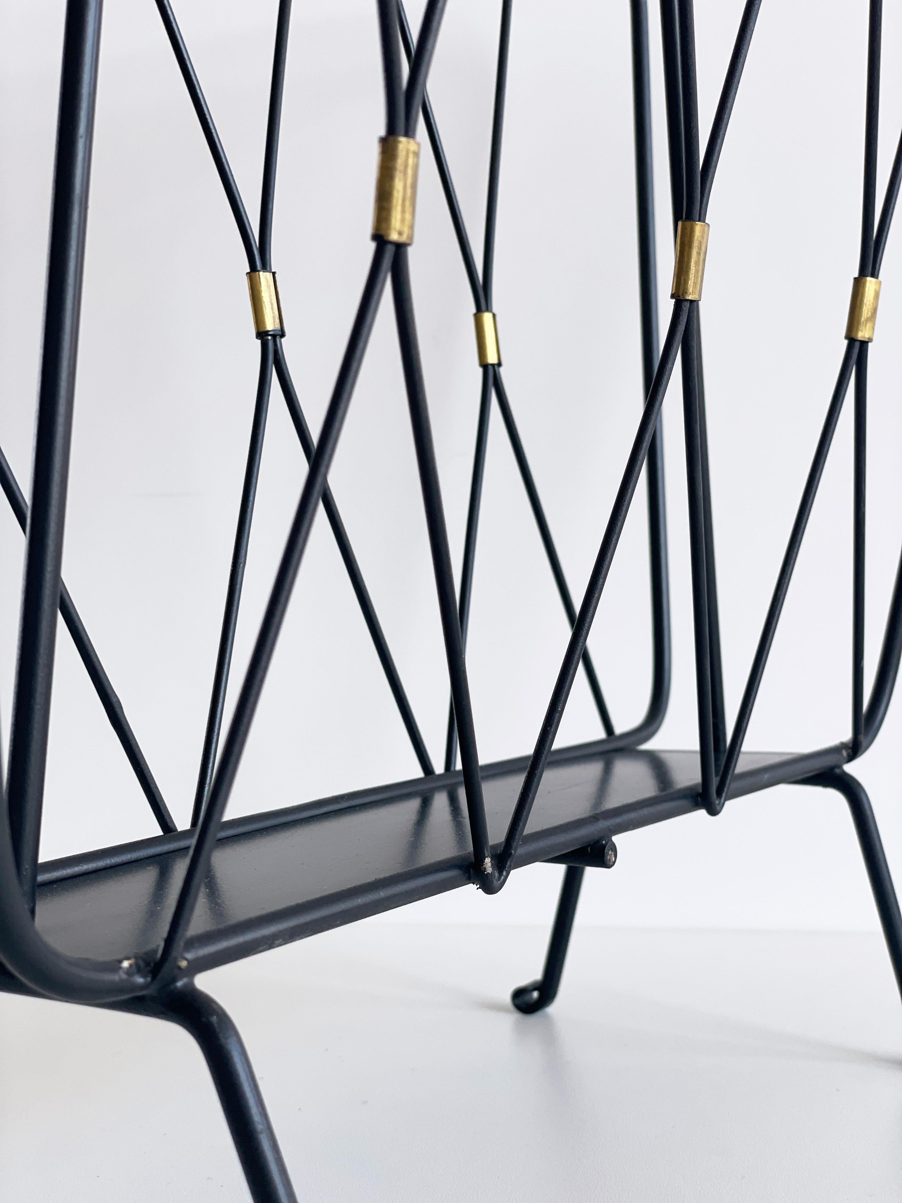 Elegante soporte para revistas/periódicos de los años 60 en venta 6
