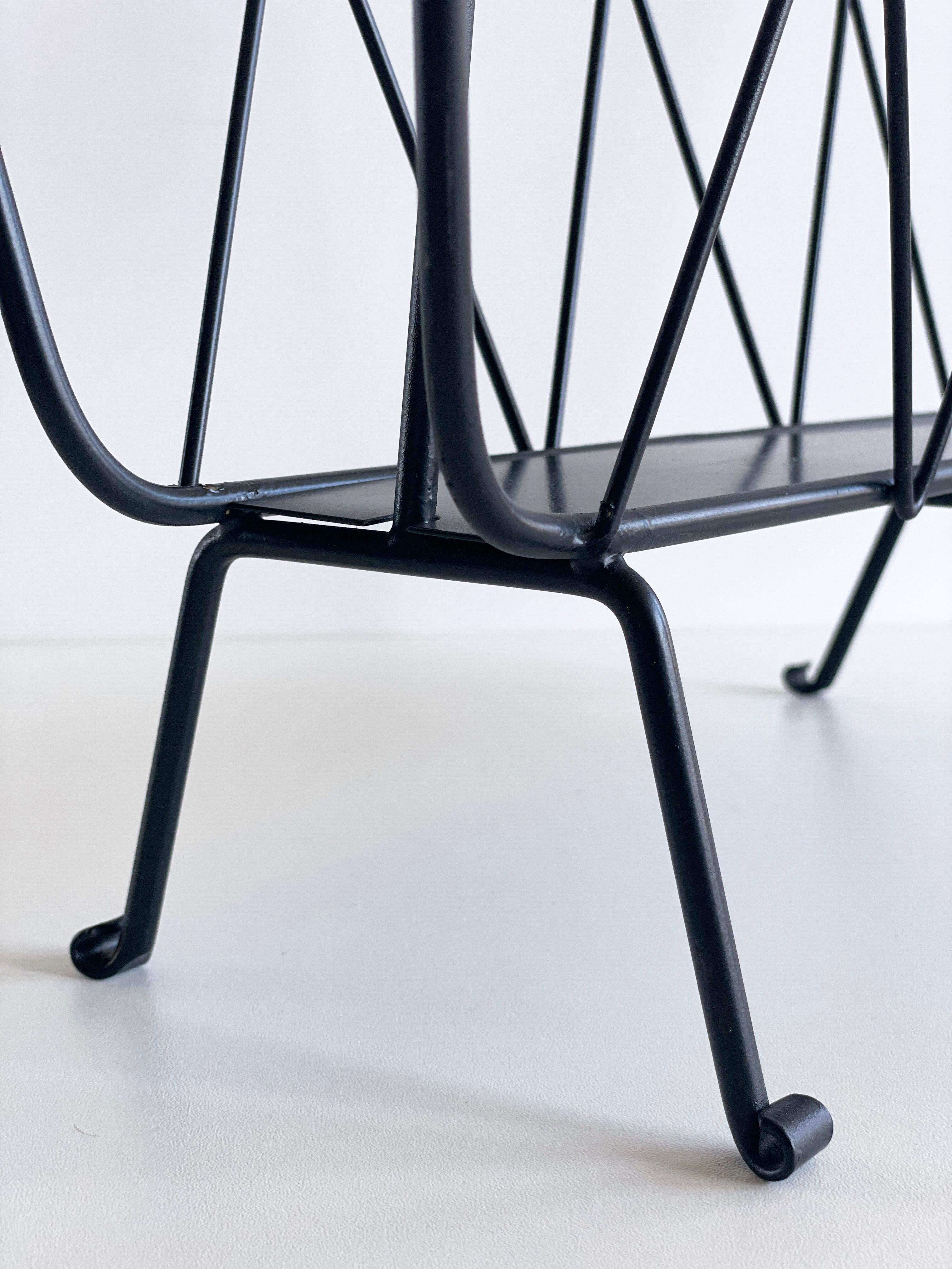Elegante soporte para revistas/periódicos de los años 60 en venta 8