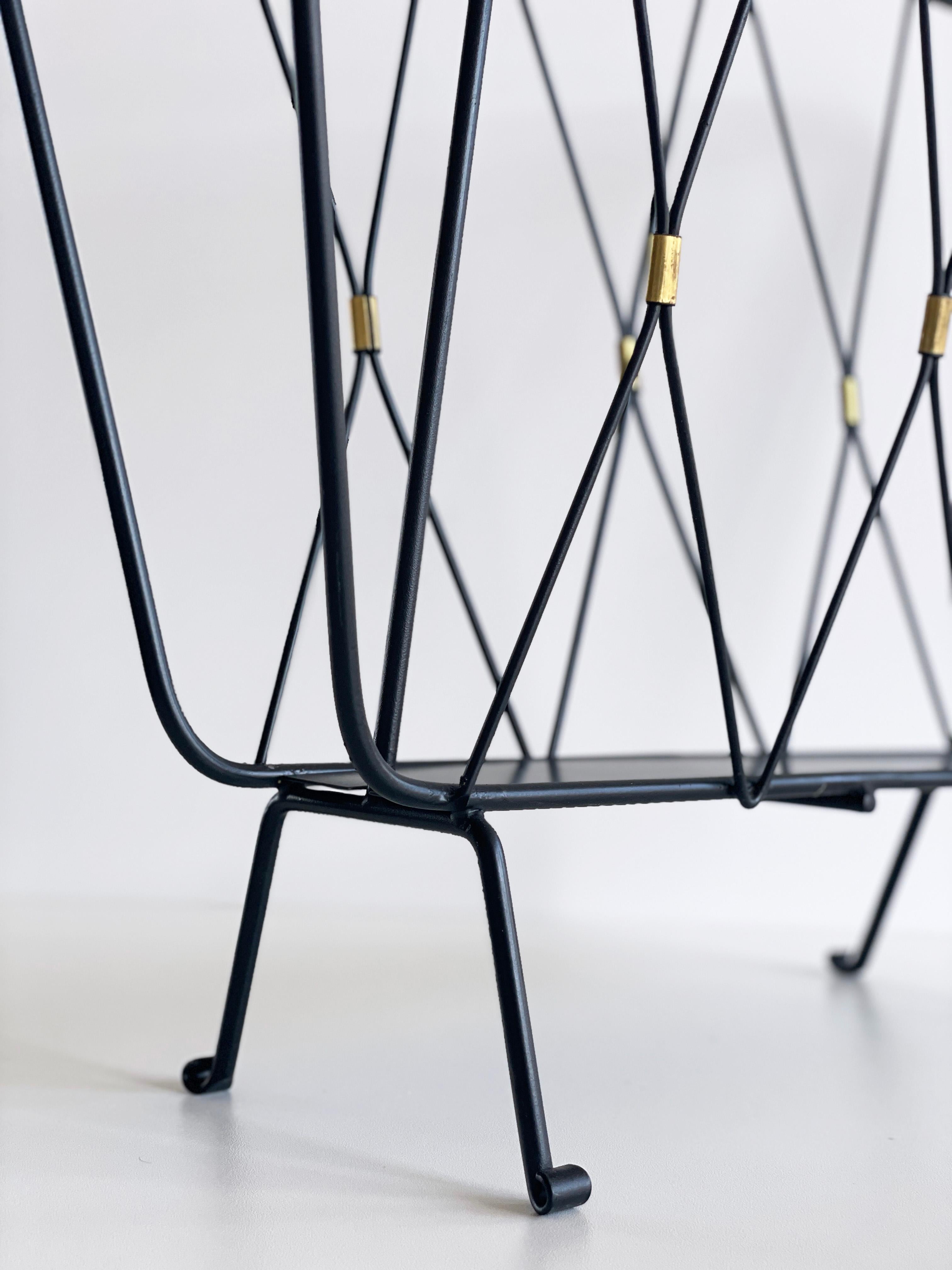 Elegante soporte para revistas/periódicos de los años 60 en venta 9