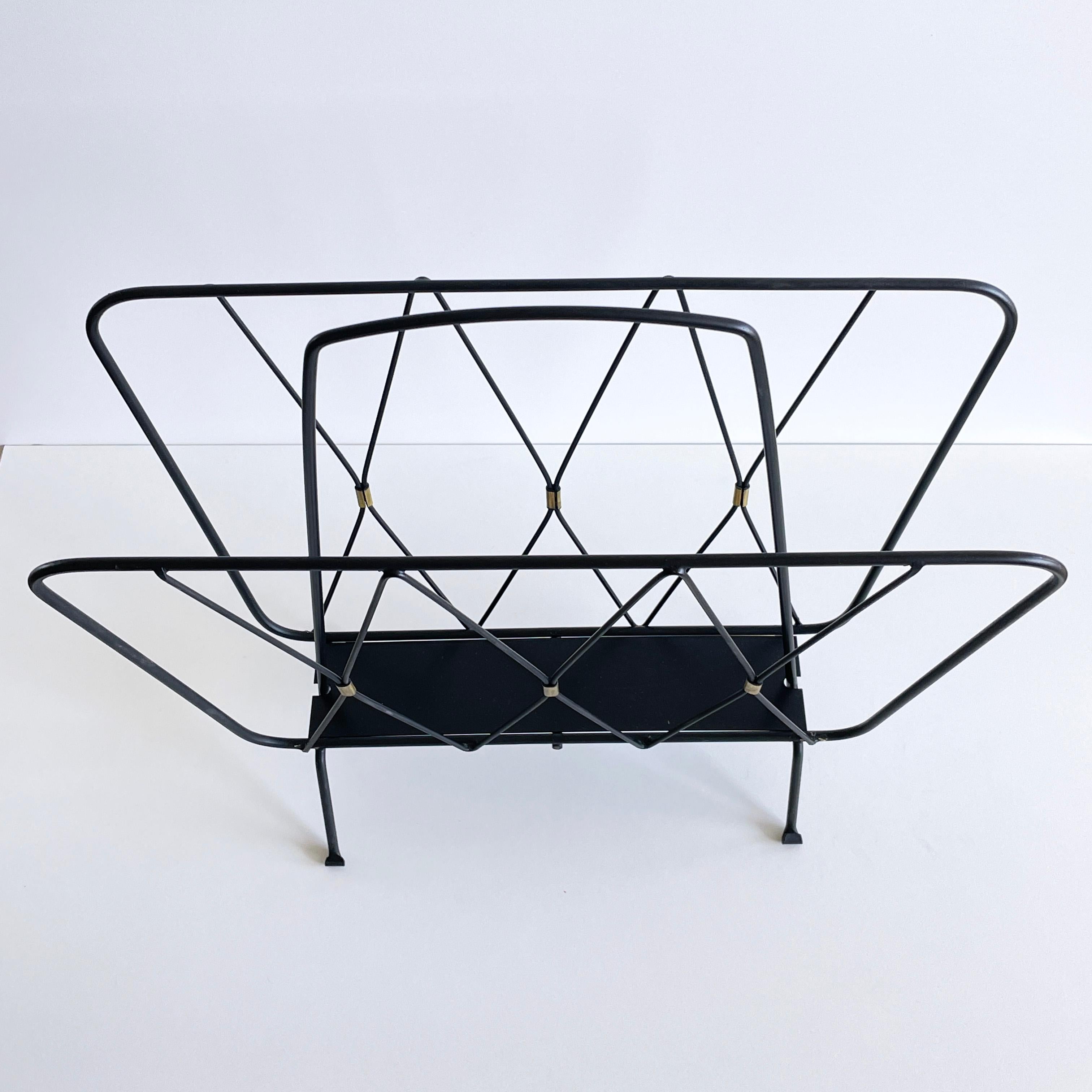 Elegante soporte para revistas/periódicos de los años 60 en Bueno estado para la venta en Bern, CH