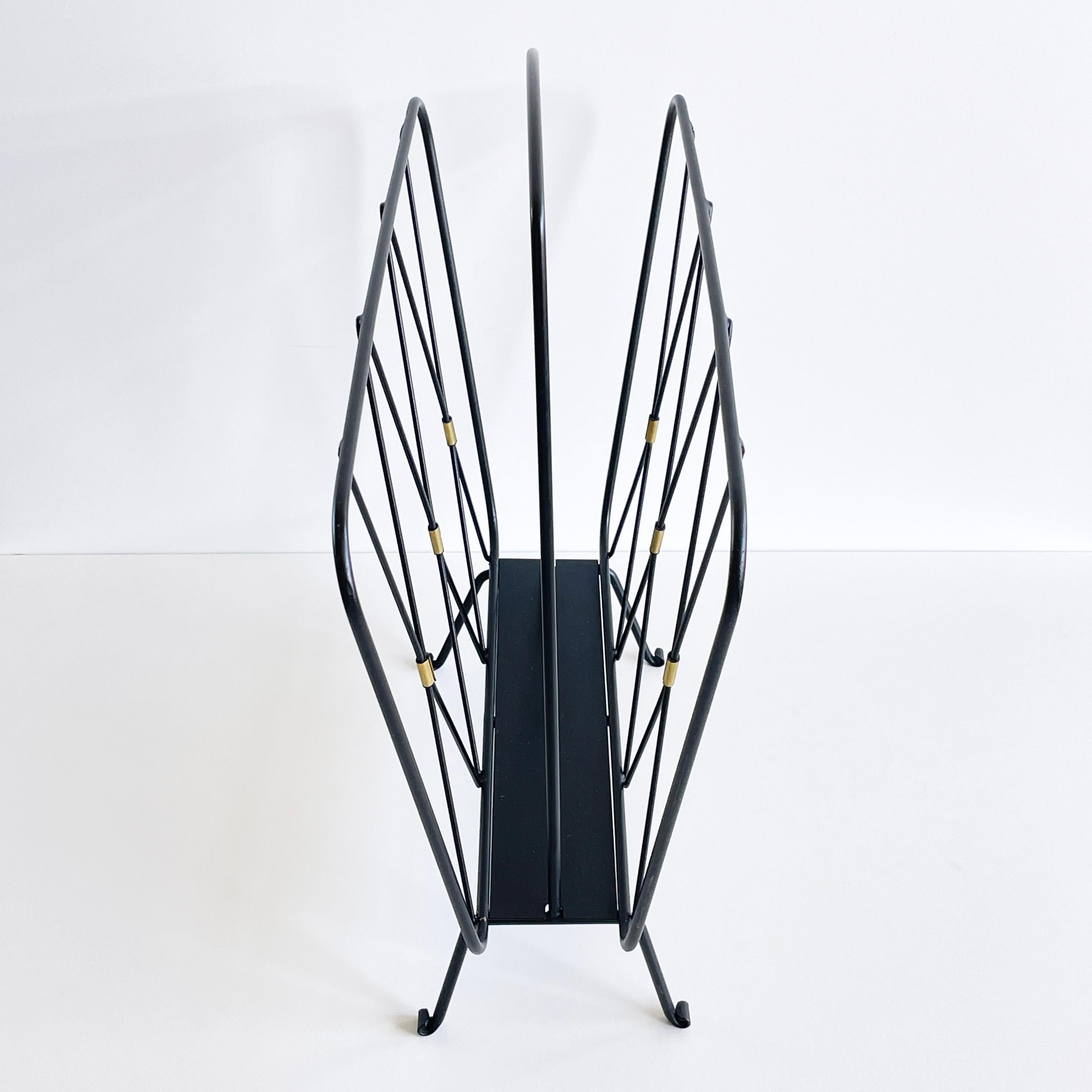 Elegante soporte para revistas/periódicos de los años 60 en venta 1