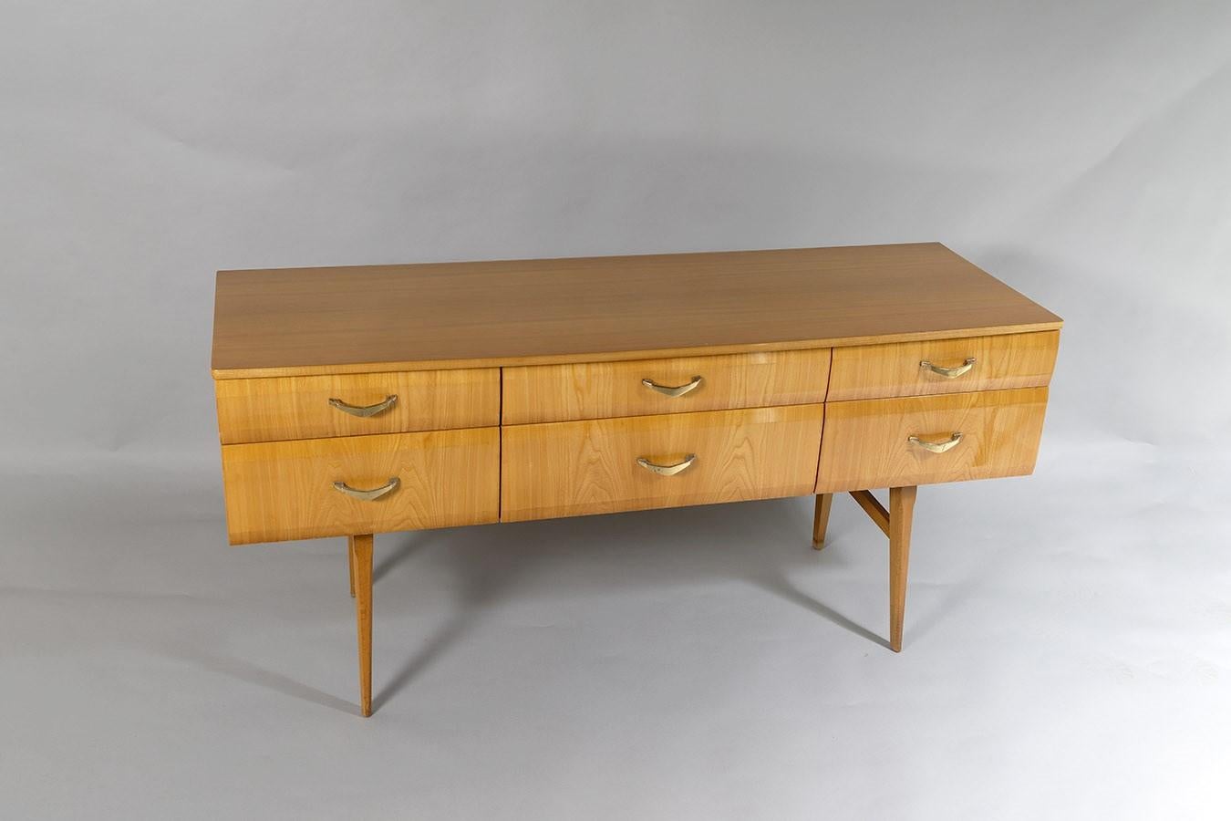 A stylish Mid-Century Modern credenza sideboard unit in a fabulous high-gloss maple finish. Produced by Meredew, England, this was part of its 1960s Tola furniture range designed by Alphons Loebenstein.
Good storage, with 6 good sized drawers which