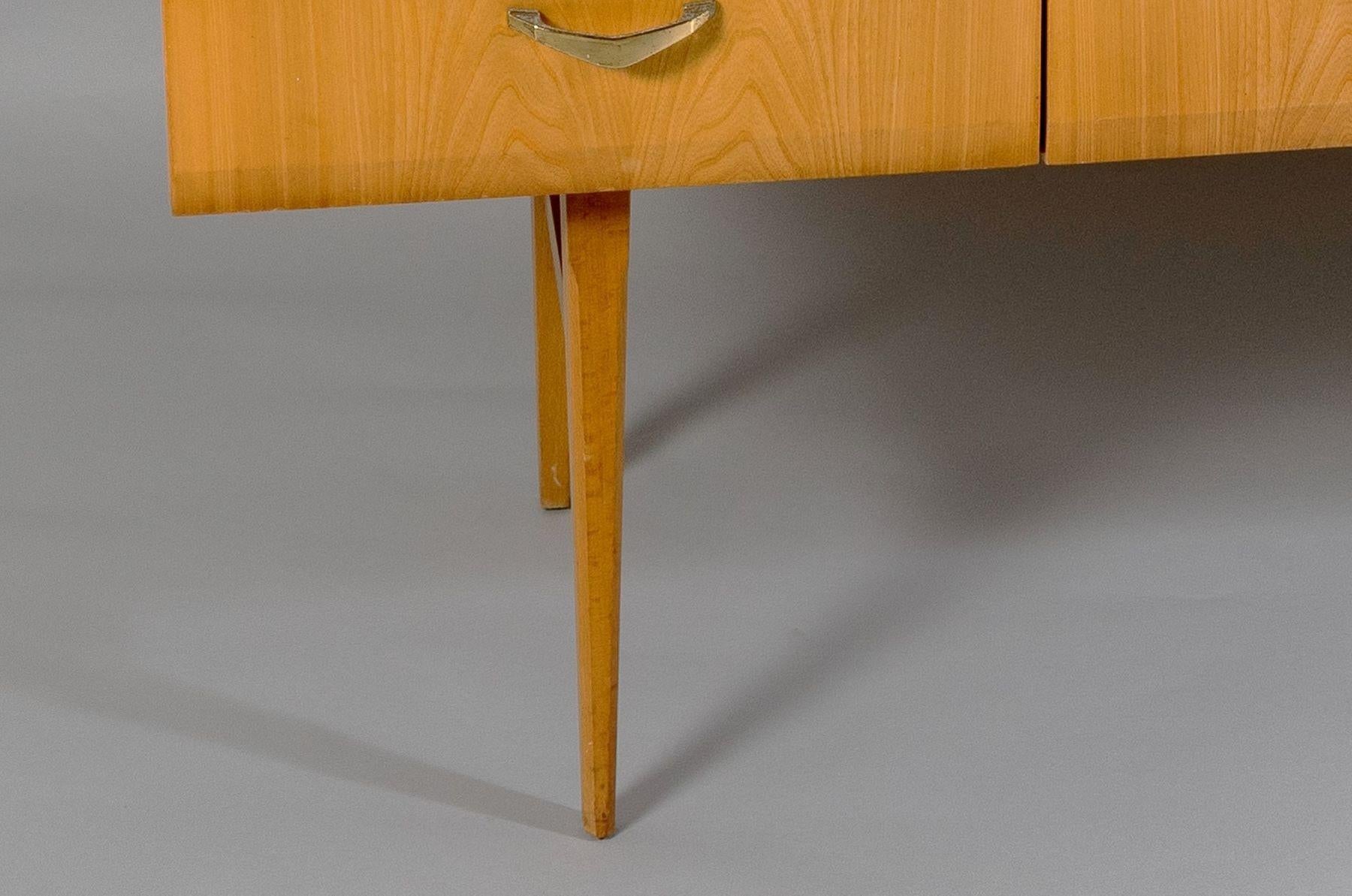 Anrichte/ Sideboard/ Konsole mit 6 Schubladen aus Ahorn in Hochglanz, Mid-Century, 1960er Jahre, stilvoll im Zustand „Gut“ im Angebot in Llanbrynmair, GB