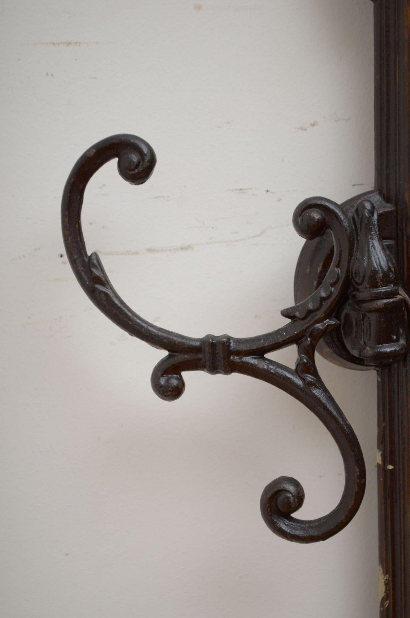 Stylish 19th Century Cast Iron Coat Stand For Sale 1